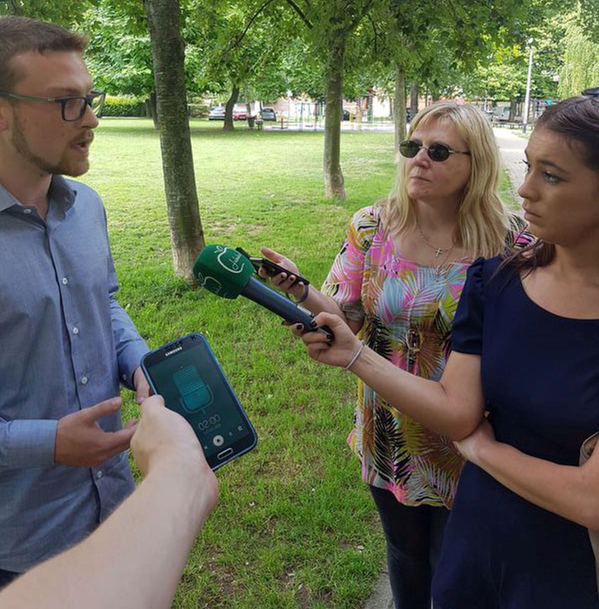 Zagreb, 2.7.2016. - Zagrebaèki SDP u subotu se usprotivio najavi gradnje crkve u centralnom ureðenom parku na Trnjanskoj Savici, podravajuæi tako graðansku inicijativu "Èuvamo na park". Na fotografiji Dominik Etlinger prilikom izjave za medije.
foto HINA / SDP Zagreb / mm
