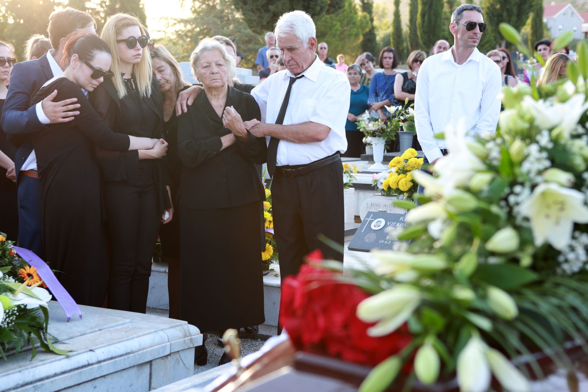 02.07.2016., gradsko groblje, Trogir - Posljednji ispracaj televizijskog novinara i urednika Sinise Svilana. Silvana Mustapic, Gala Svilan. 
Photo: Miranda Cikotic/PIXSELL