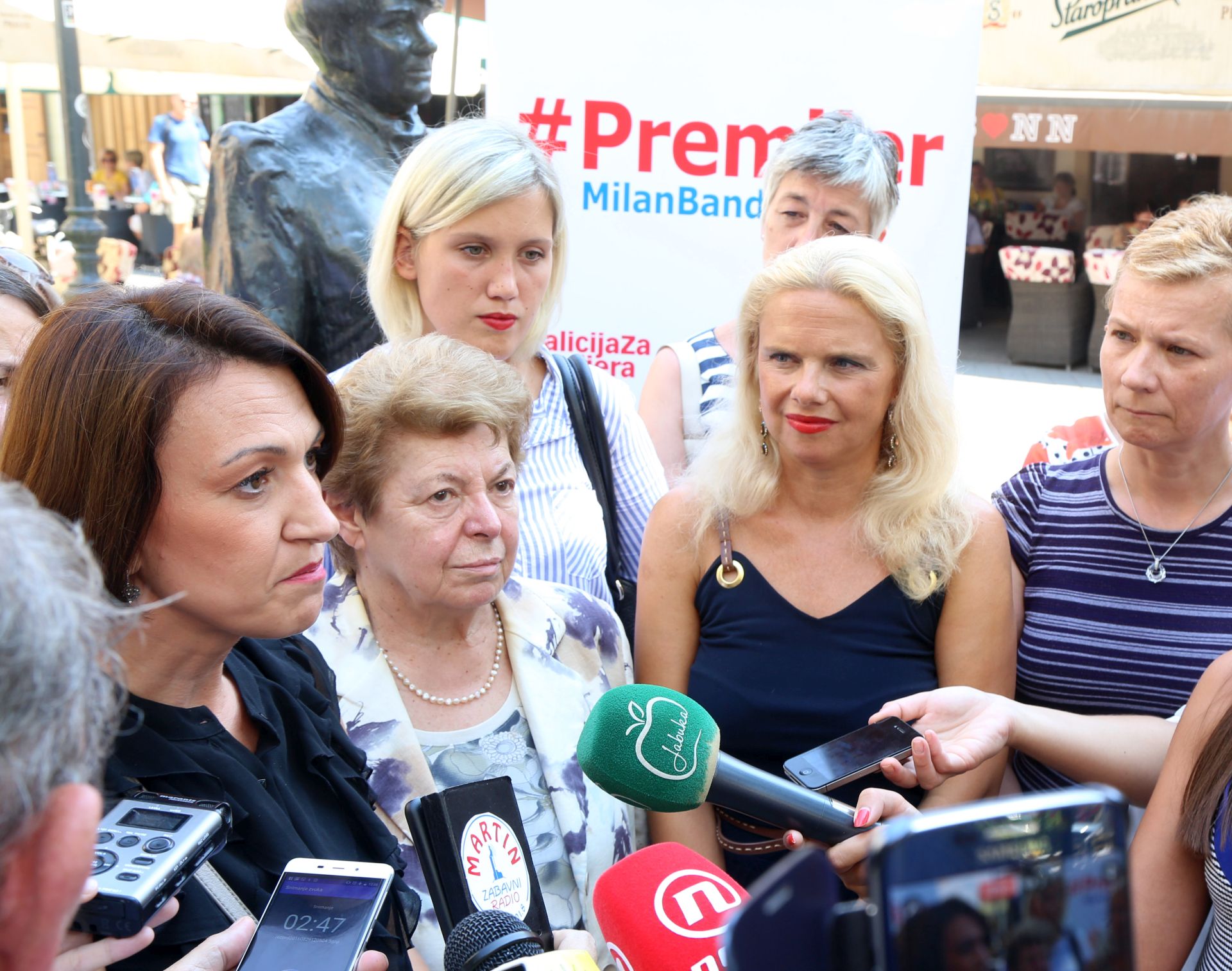 Zagreb, 29.8.2016 - Konferencija za novinare na kojoj su predstavljene kandidatkinje s lista koalicije "Za premijera" iz zagrebačkih izbornih jedinica. Na slici Jelena Pavičić Vukičević, prva na listi u I. izbornoj jedinici, Ana Stavljenić Rukavina, Milana Vuković Runjić, peta kandidatkinja na listi u istoj izbornoj jedinici i dr. Irena Cajner Mraović, kandidatkinja na listi te koalicije u II. izbornoj jedinici.
 Foto Hina/ Dario GRZELJ/ dag