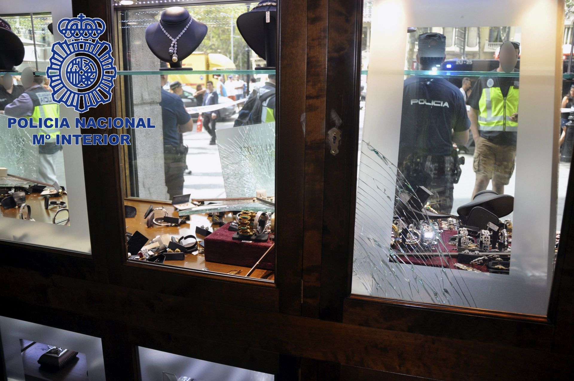 epa05458160 Handout picture provide by the National Police on 06 August 2016  showing jewellery that gang members of the so-called 'Pink Panthers' tried to steal during a robbery of a jewellery shop at Passeig de Gracia, Barcelona's biggest shopping street, during which five members of the band were arrested 05 August 2016. Interpol believes the gang carried out at least 380 armed robberies jewellery shops between 1999 and 2015.Most of those arrested are from eastern Europe. One of the men robbing the shop was armed, police said. German and Serbian authorities were involved in the build-up to the raid.  EPA/SPANISH NATIONAL POLICE / HANDOUT  HANDOUT EDITORIAL USE ONLY/NO SALES