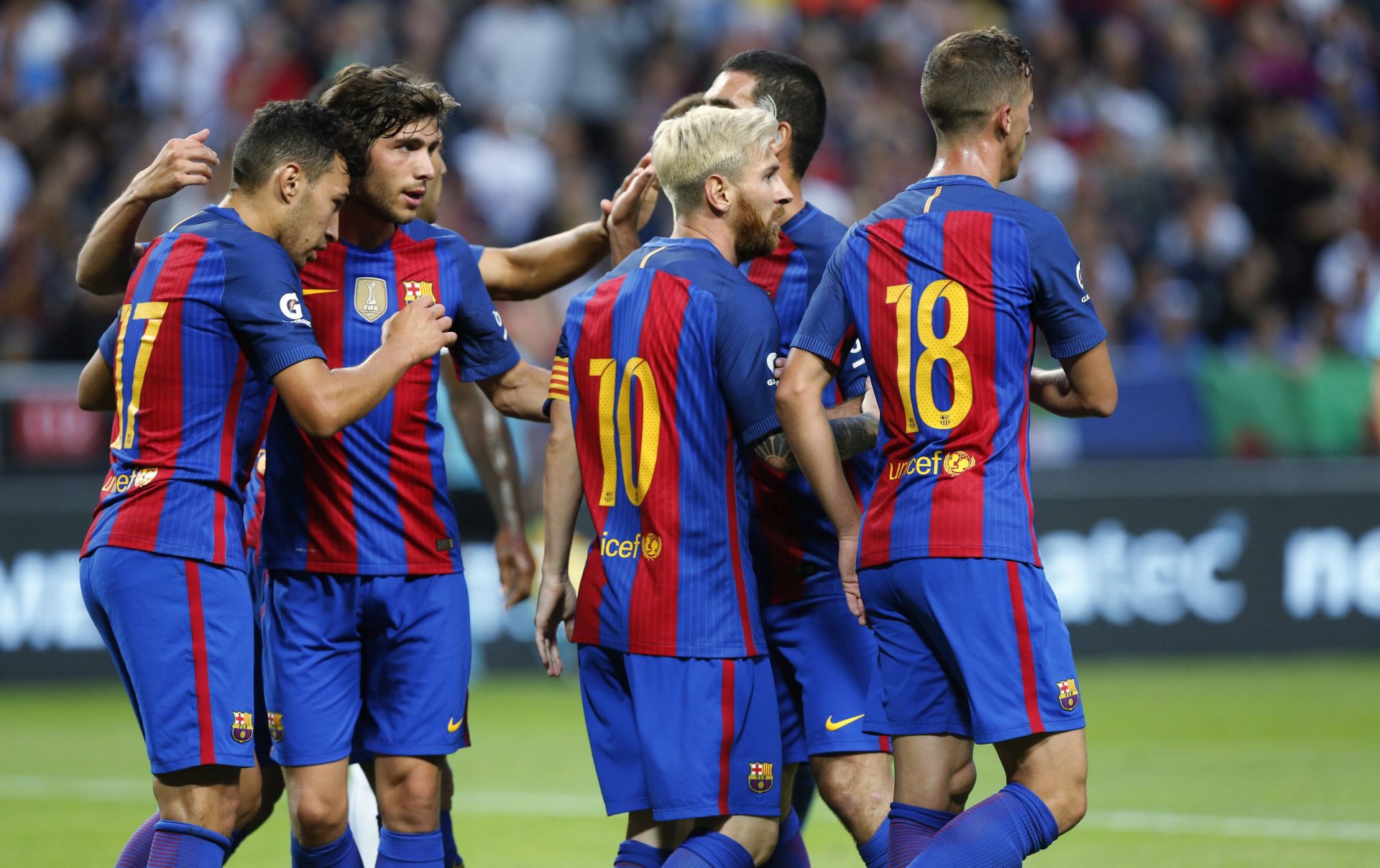 epa05453727 Barcelona's Munir El Haddadi makes the first goal with the assist from Lionel Messi during the International Champions Cup game between FC Barcelona and Leicester City FC at Friend's Arena in Stockholm, Sweden 3 August 2016.  EPA/Christine Olsson  **SWEDEN OUT**