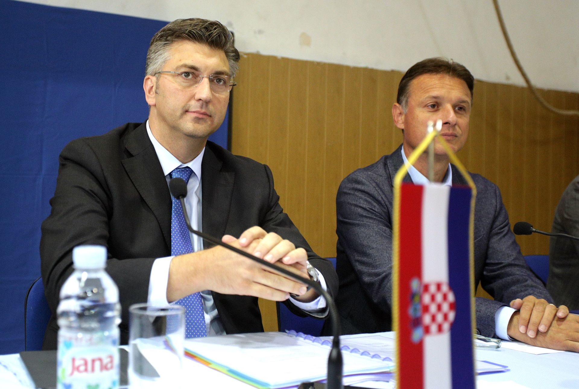 11.08.2016., Trg zrtava fasizma 3, Zagreb - Andrej Plenkovic i Gordan Jandrokovic na sjednici Sredisnjeg odbora HDZ-a u dvorani Judo kluba Lika. 
Photo: Zarko Basic/PIXSELL