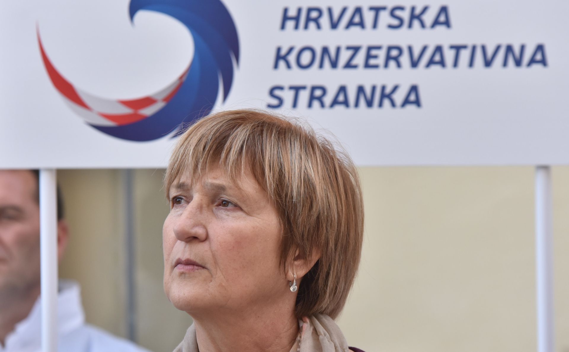 26.10.2015., Sibenik - Predsjednica HKS-a i nositeljica koalicijske liste SPREMNI u 9. izbornoj jedinici Ruza Tomasic druzila se s gradjanima i clanovima stranke. 
Photo: Hrvoje Jelavic/PIXSELL