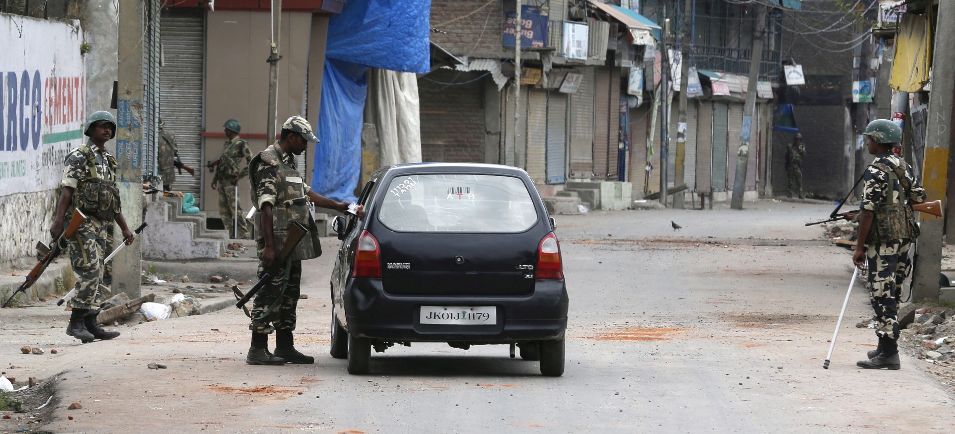 epa05449677 Indian paramilitary soldiers check the documents of a person driving a vehicle during curfew in Batamaloo area of Srinagar, the summer capital of Indian Kashmir, 31 July 2016. According to local news reports, curfew is in place in Pulwama, Kulgam and parts of Shopian district of south Kashmir while restrictions have been implemented in many other parts of Kashmir valley including Srinagar downtown and shutdown continued for the 23rd straight day. Over 50 civilians have been killed and more than 3000 injured following the protests over the killing of Hizb-ul-Mujahideen commander, Burhan Muzaffar Wani and his two associates in a gunfight on 08 July 2016.  EPA/FAROOQ KHAN