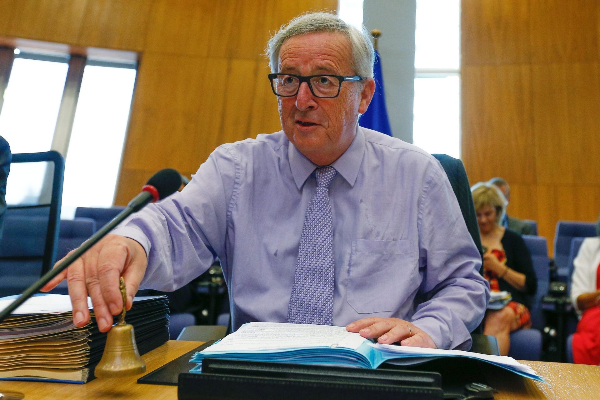epa05433007 European Commission President Jean-Claude Juncker at the start of the weekly college meeting of the European Commission, in Brussels, Belgium, 20 July 2016.  EPA/LAURENT DUBRULE
