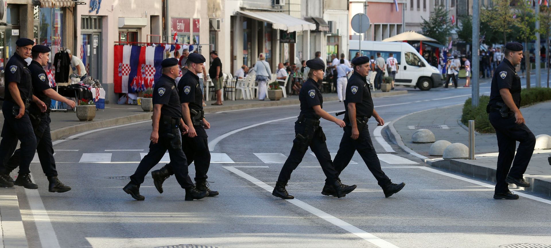 05.08.2016., Knin - Proslava 21. obljetnice Dana pobjede i domovinske zahvalnosti , te Dana hrvatskih branitelja. Ocekuje se dolazak 100 000 ljudi, a program pocinje budnicom, te se nastavlja posizanjem zastave na tvrdjavi, te polaganjem vijenaca na trgu. 
Photo: Dusko Jaramaz/PIXSELL