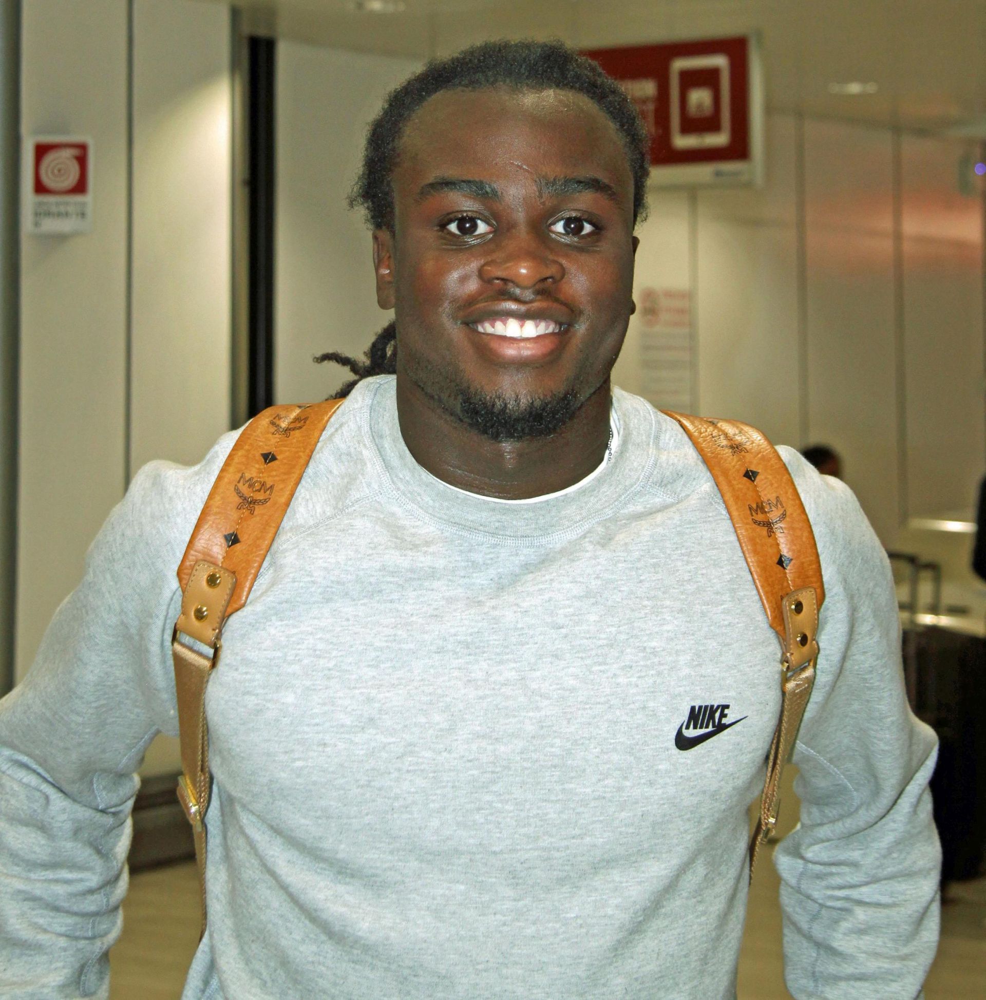 epa05435077 Belgian defender Jordan Lukaku, new player of Italian Serie A side Lazio Rome, arrives at Fiumicino Airport, Italy, 21 July 2016.  EPA/TELENEWS