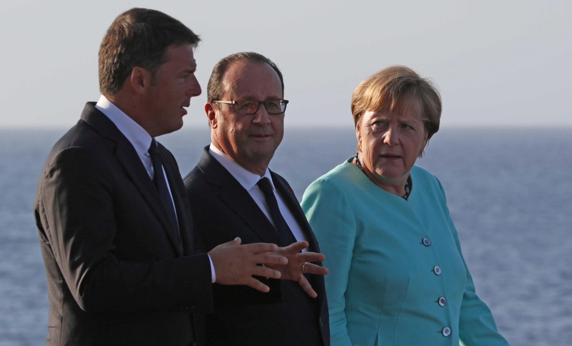 epa05506978 Italian Prime Minister Matteo Renzi (L), French President Francois Hollande (C) and German Chancellor Angela Merkel (R) during a press conference at the end of their meeting on the Italian military ship 'Garibaldi' near Ventotene Island, Tirreno sea, Italy, 22 August 2016. The leaders of Italy, France and Germany went to one of the birthplaces of European unity in a symbolic bid to relaunch the European project following Britain's decision to leave the EU.  EPA/CESARE ABBATE