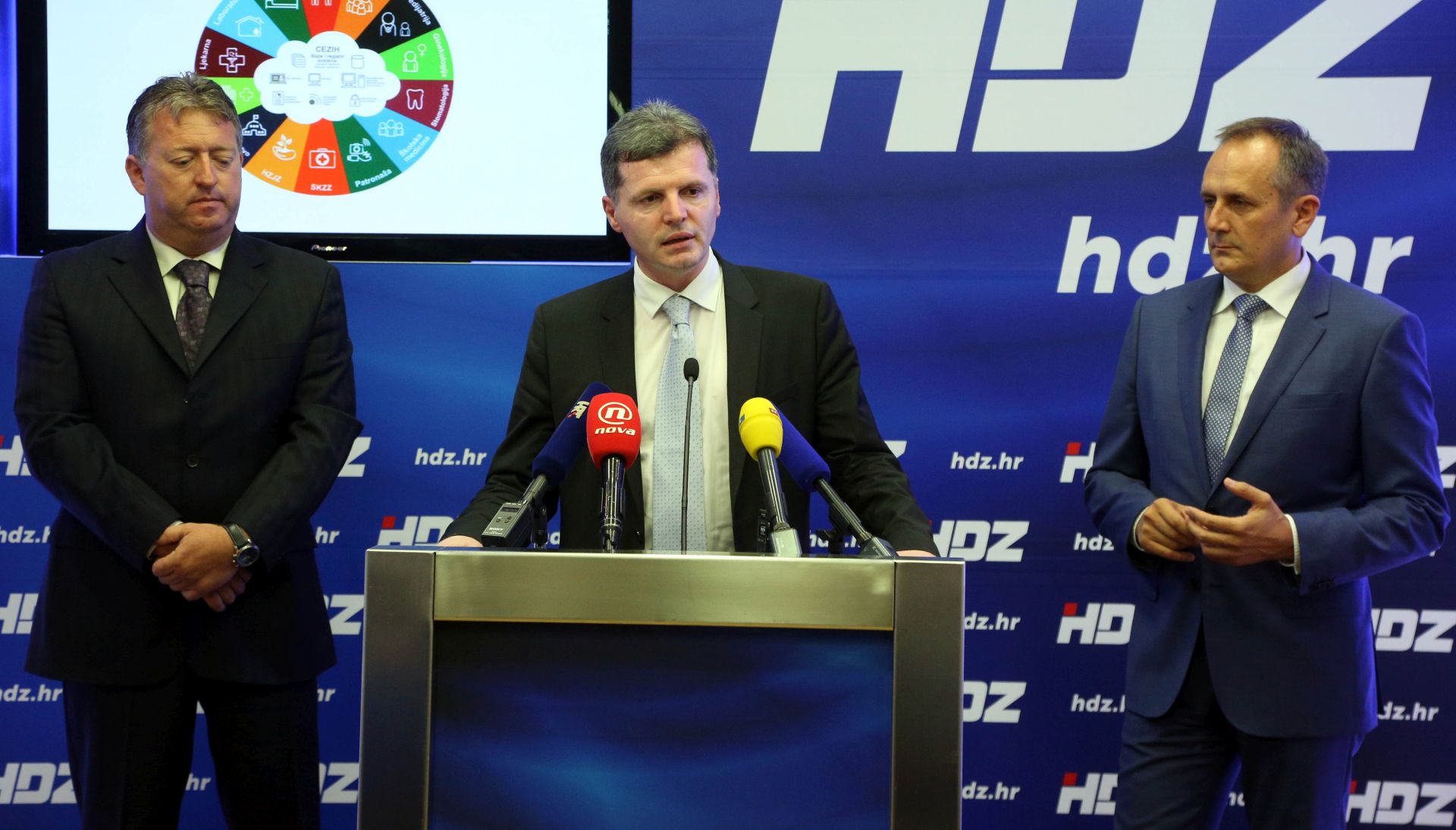 Zagreb, 29.8.2016 - Konferencija za medije o zdravstvu u izbornom programu HDZ-a. Na slici ministar zdravlja Dario Nakić (S), ravnatelj HZZO-a Fedor Dorčić (L) i kandidat na listi HDZ-a Drago Prgomet (D).
 Foto Hina/ Dario GRZELJ/ dag