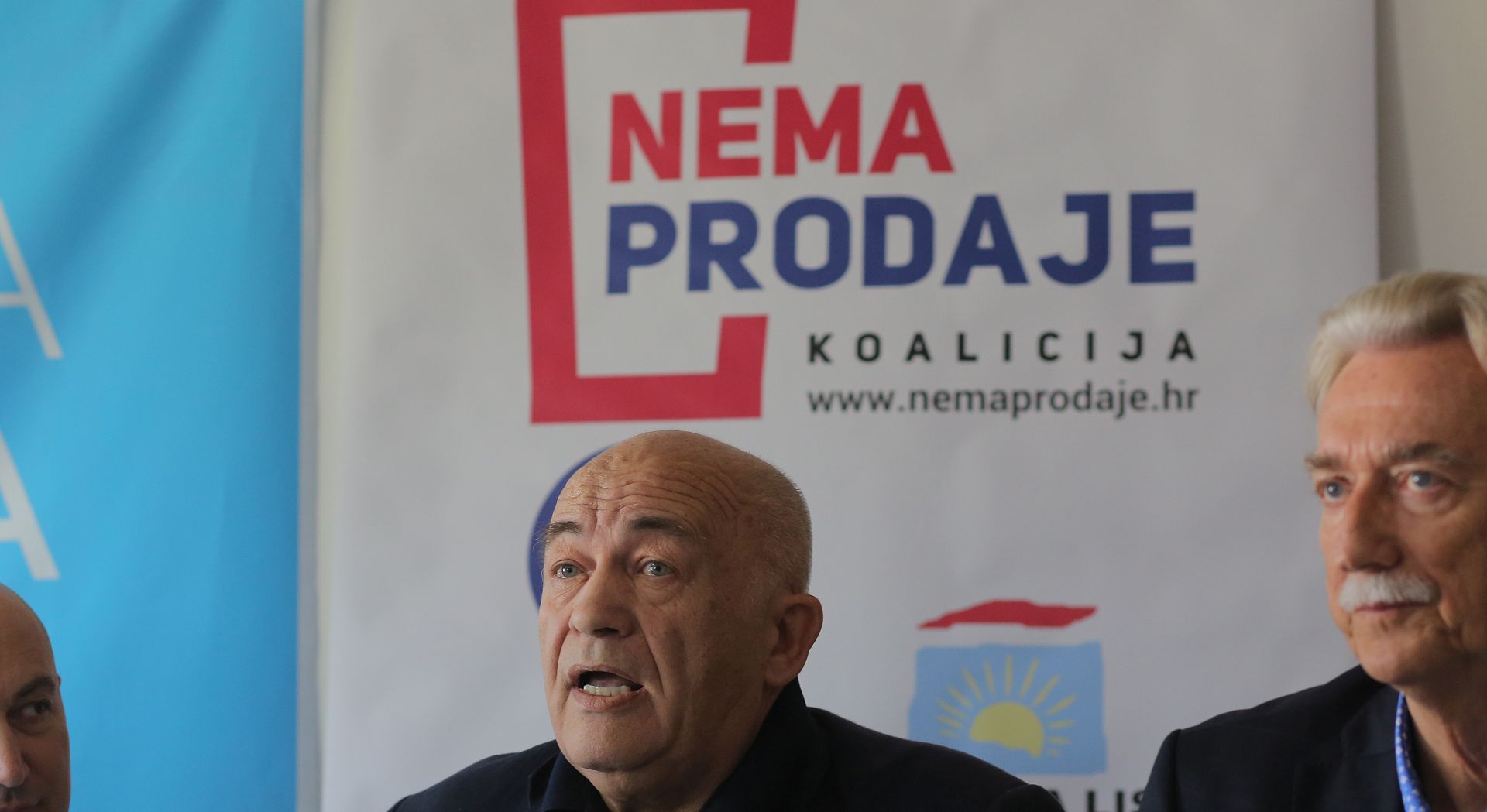 Zagreb,12.8.2016 - Održana je konferencija za novinare koalicije "Nema prodaje". Koalicija je to koju su do sada činile Nezavisna lista Stipe Petrine, Slobodna Hrvatska i Pokret Zajedno, a sada im se pridružila i politička stranka OraH.Na slici Dražen Dizdar,Paško Kačinari i Karino Hromin Sturm. 
foto Hina/ Tomislav Pavlek/ tp