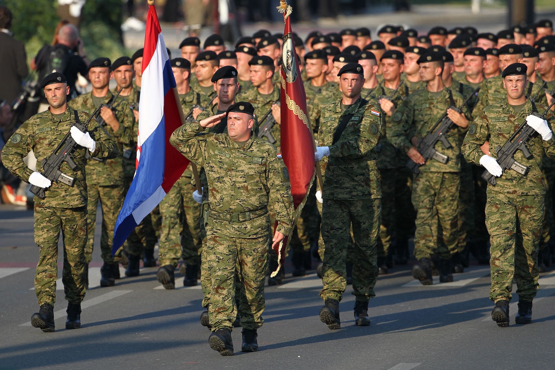 04.08.2015., Zagreb - Svecani mimohod Hrvatske vojske povodom obiljezavanja Dana pobjede i domovinske zahvalnosti i Dana hrvatskih branitelja te 20. obljetnice vojno-redarstvene operacije Oluja. U mimohodu od Avenije Marina Drzica do Savske ulice sudjeluju pjesacki, zrakoplovni te motorizirani, mehanizirani i oklopni postroji s razlicitim borbenim i neborbenim vozilima. 3. mehanizirana gardijska brigada Kune. 
Photo: Zeljko Lukunic/PIXSELL