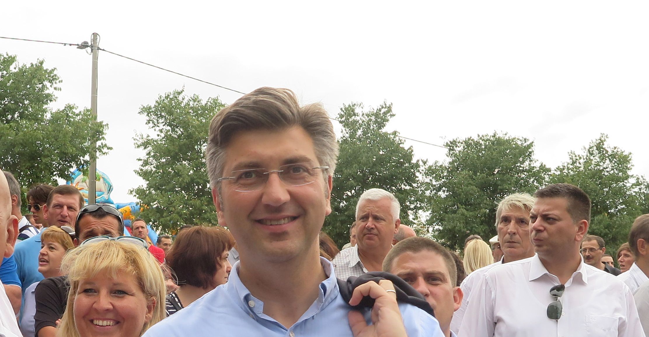 Barban, 21.8.2016 - Predsjednik HDZ-a Andrej Plenkoviæ nazvao je u nedjelju netoènima novinarske ocijene da u HDZ-ovom programu nema stavke o borbi protiv korupcije, ustvrdivi da je on veæ nekoliko puta rekao da je jaèanje pravne stabilnosti i vladavine prava u Hrvatskoj jedan od najvanijih aspekata na kojem svi trebaju raditi.
foto HINA/ Daniel SPONZA/ ua