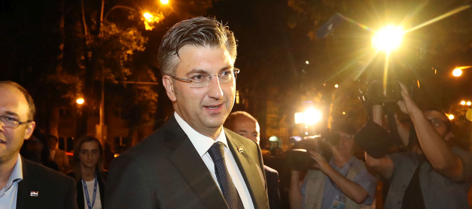 Zagreb, 17. srpnja 2016. - Andrej Plenkoviæ u nedjelju je s 97.823 glasa izabran za predsjednika HDZ-a kao jedini kandidat te stranke na izborima koji su se odrali po principu "jedan èlan - jedan glas". Na fotografiji Davor Ivo Stier, Andrej Plenkoviæ prilikom dolaska u sredinjicu stranke.
foto HINA / Damir SENÈAR / mm