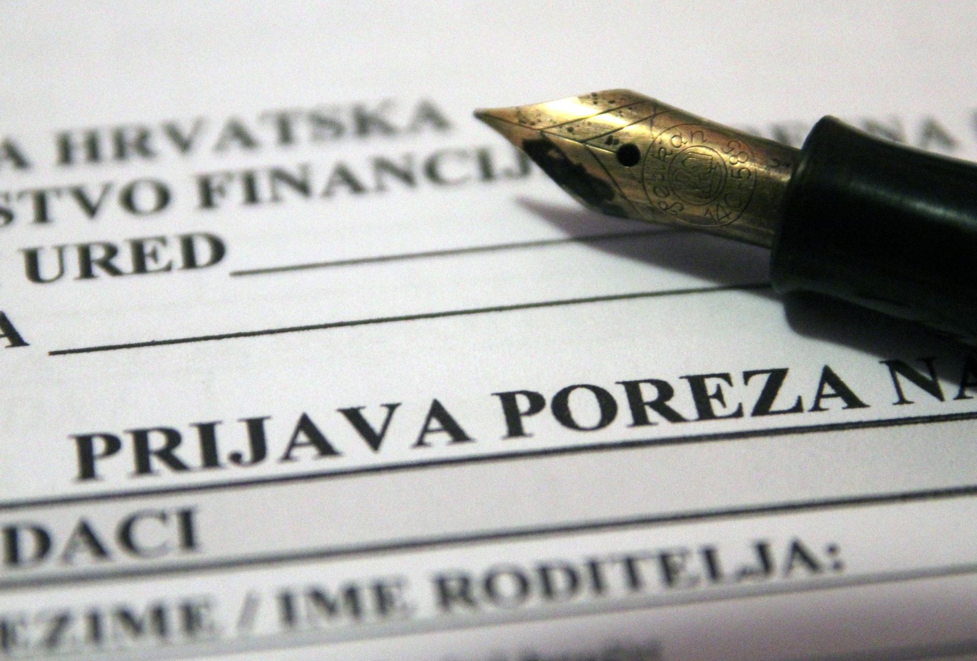 20.02.2013., Sibenik - Gradjani su do 28.veljace duzni Poreznoj upravi predati prijavu poreza na dohodak za proslu godinu.
Photo: Dusko Jaramaz/PIXSELL