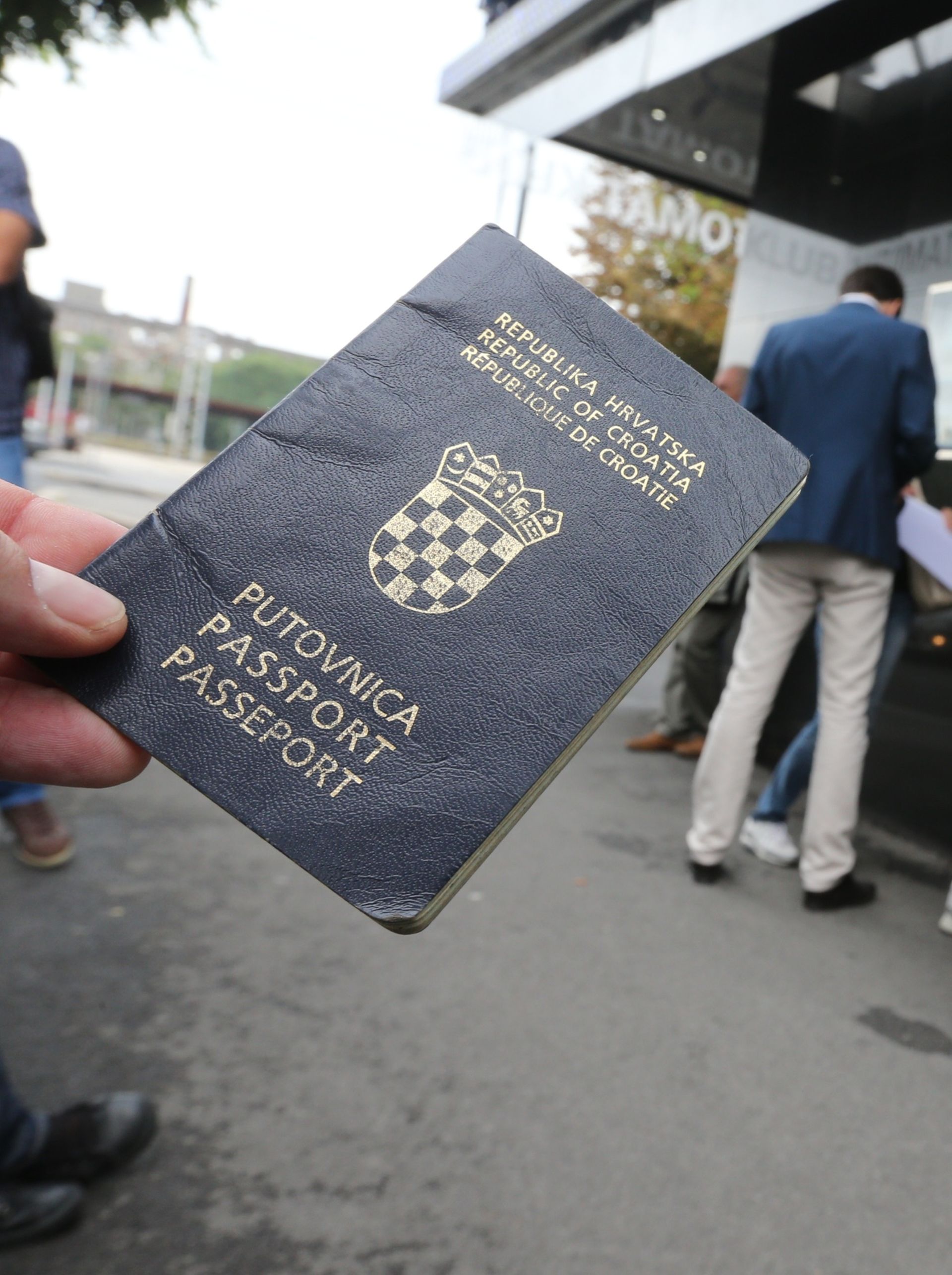 27.08.2013., Zagreb - Vise desetaka zainteresiranih doslo je u hotel Central na prezentaciju poslova koji se nude u Kanadi. Sajam poslova Kanade odrzava se u organizaciji agencije Concessum, specijalizirane za zaposljavanje u inozemstvu, i Global Hire, kanadske agencije specijalizirane za novacanje inozemnih radnika za poslodavce u Kanadi. Trazi se 150 radnika, a trazena zanimanja su skladistari koji ujedno znaju upravljati vilicarem, gradjevinski radnici, bravari, stolari, soboslikari, monteri suhe gradnje, fasaderi, zavarivaci, mehanicari za kamione i vozaci kamiona. 
Photo: Zeljko Lukunic/PIXSEL