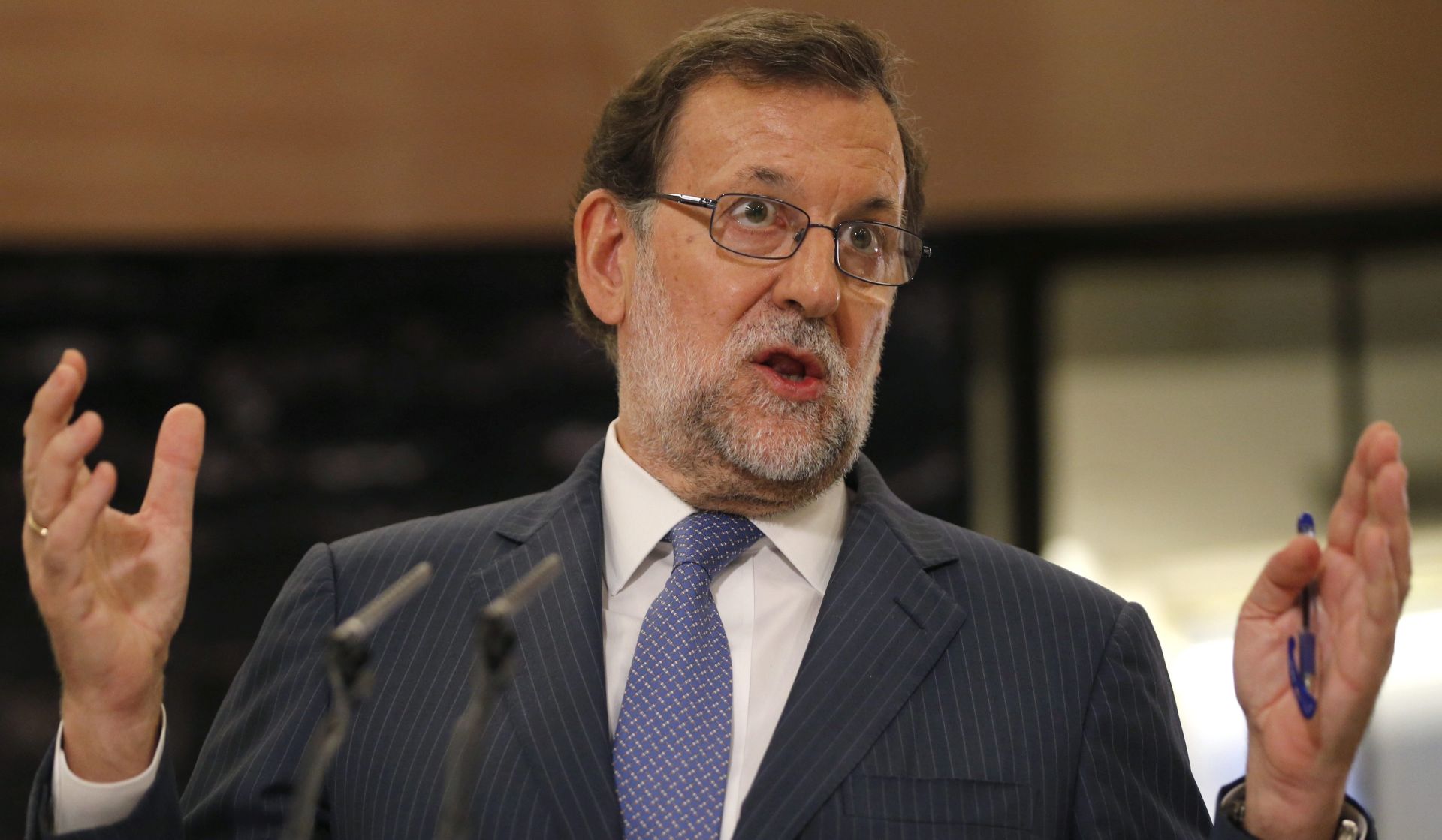 epa05452893 Acting Spanish Prime Minister Mariano Rajoy addresses a press conference after he met with the Spanish opposition Ciudadanos (Citizens) party's leader Albert Rivera (not pictured) in Madrid, Spain, 03 August 2016. The meeting was held in the framework of the round of talks with other political parties to try to form Government. Rajoy's party, People's Party, won the 26 June's general election but it did not obtanied enough majority to govern on its own.  EPA/MARISCAL  EPA/CHEMA MOYA  EPA/MARISCAL