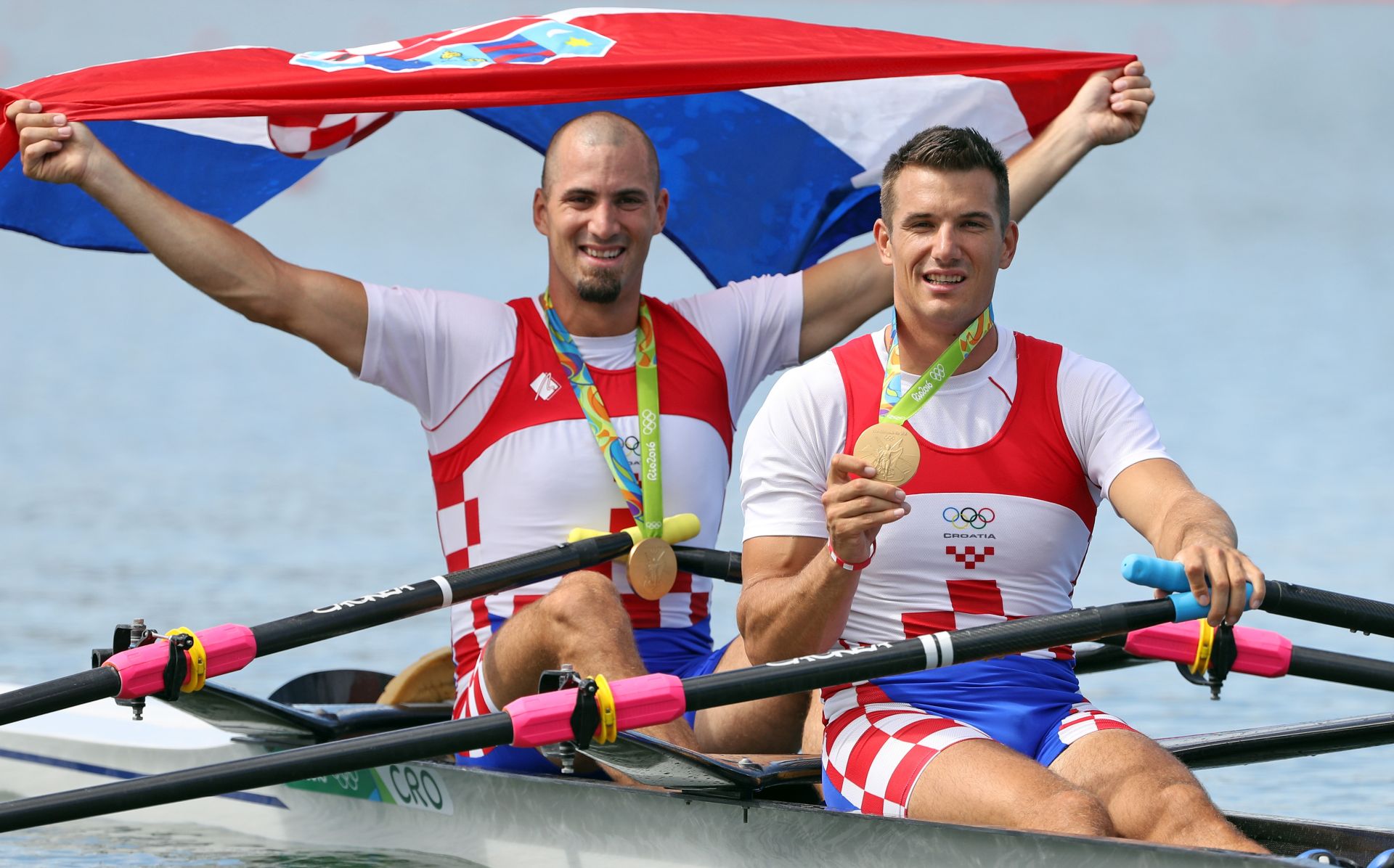 Rio de Janeiro, 11.08.2016 - Hrvatski veslaèi braæa Martin i Valent Sinkoviæ u èetvrtak su osvojili zlatnu medalju u dvojcu na pariæe na Olimpijskim igrama u Rio de Janeiru.
foto HINA/ Damir SENÈAR /ds
