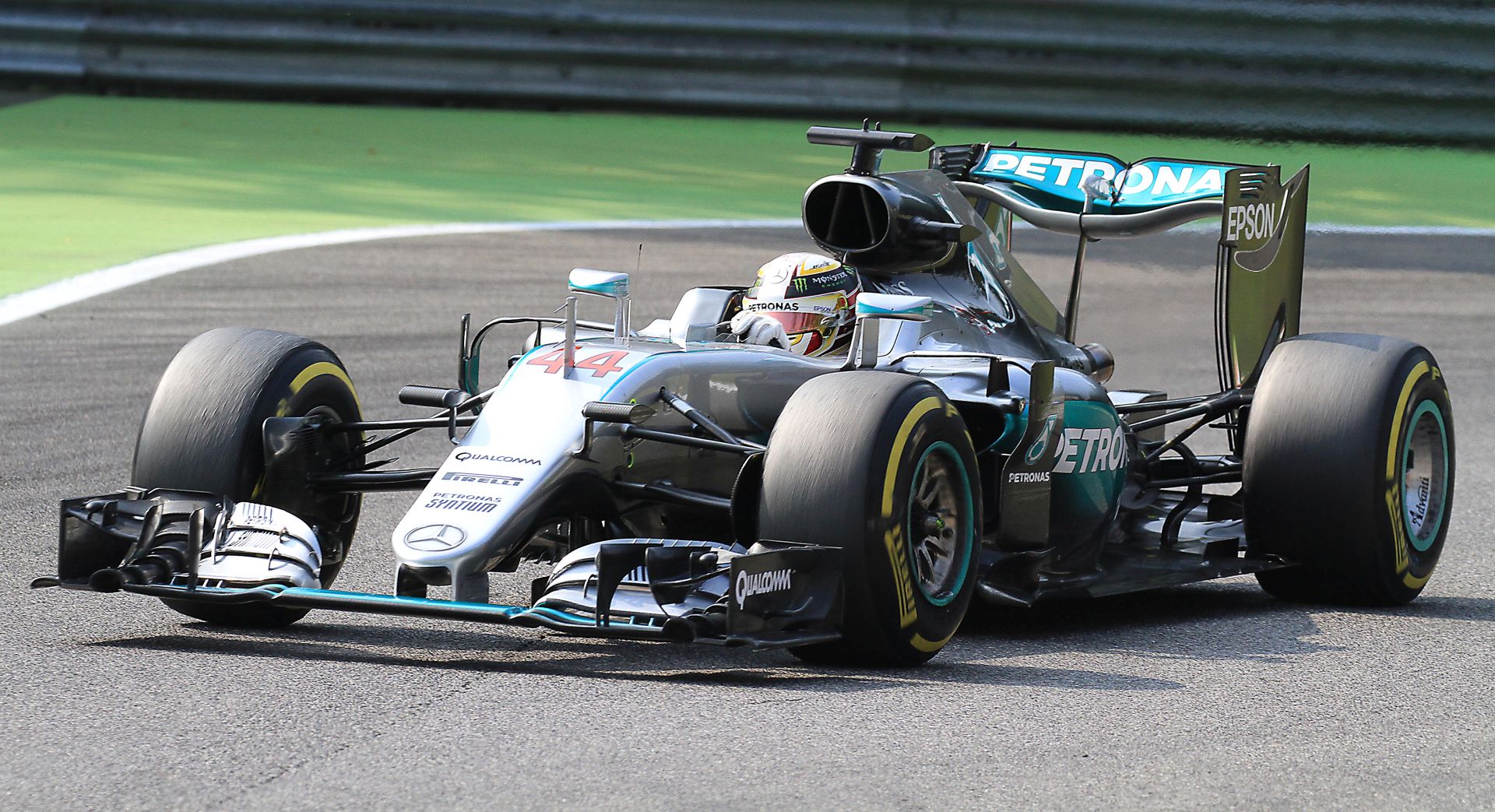 Monza, 3. rujna 2016. - Kvalifikacijska utrka Svjetskog prvenstva vozaèa Formule 1 za Veliku nagradu Italije u Monzi. Na fotografiji prvoplasirani Lewis Hamilton. 
foto HINA / Cesare GRASSELLI / mm