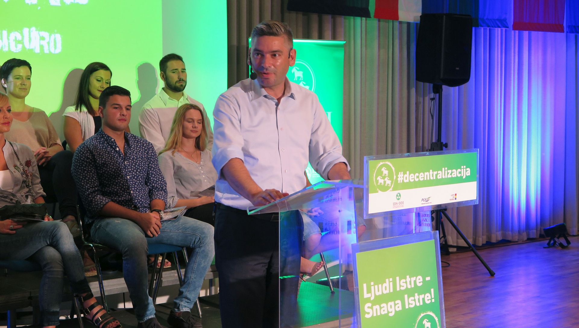 Pazin, 1.9.2016 - Koalicija IDS-PGS-RI odrala je predizbornu tribinu na kojoj su sudjelovali predsjednici stranaka koalicije. Na slici predsjednik IDS-a Boris Miletiæ.
foto HINA/ Daniel SPONZA/ ua