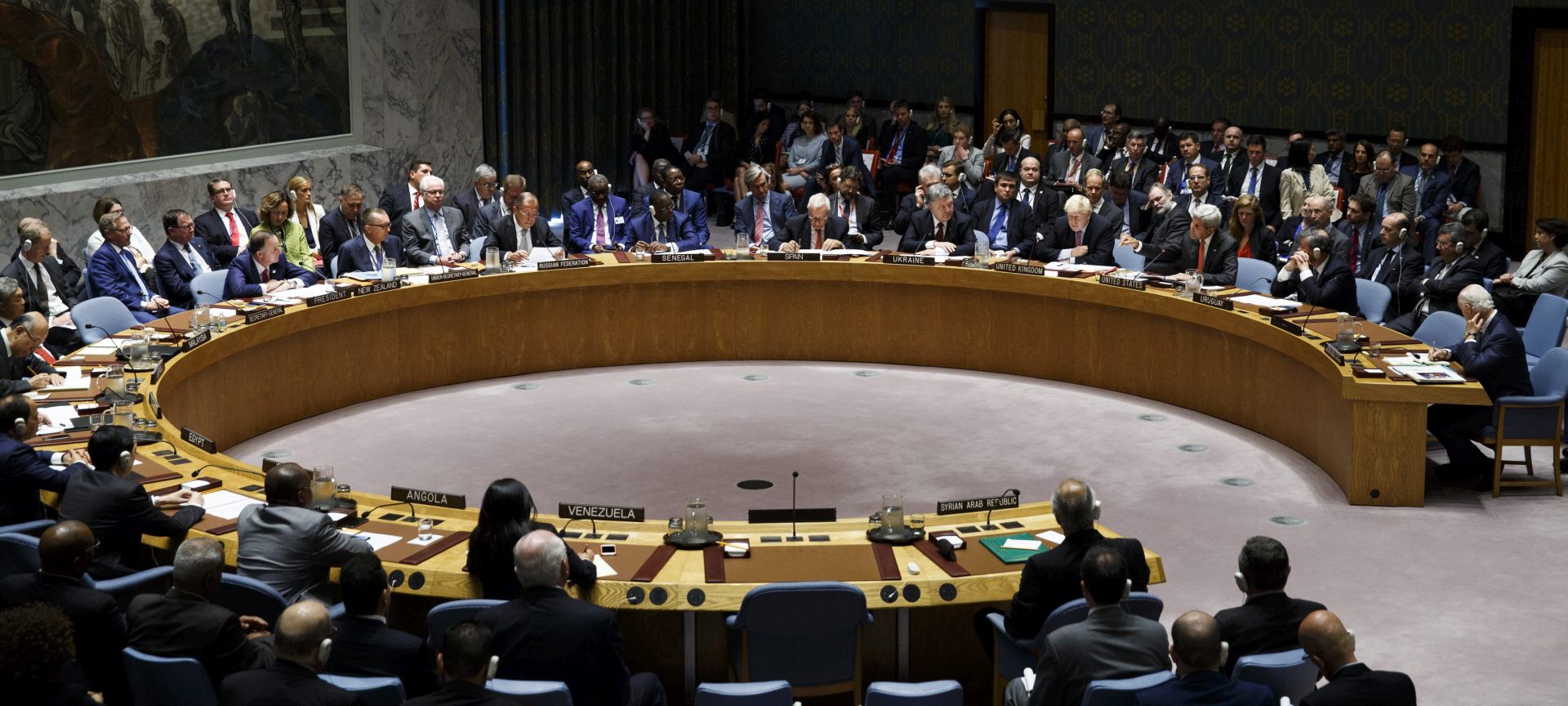 epa05550628 John Kerry (3-R at table), the United States' Secretary of State, speaks directly to Russian involvement in Syria as Sergey Lavrov (8-R at table), the Minister of Foreign Affairs of Russia, and others listen during a Security Council meeting about the situation in Syria on the sidelines of the General Debate of the 71st Session of the United Nations General Assembly at UN headquarters in New York, New York, USA, 21 September 2016.  EPA/JUSTIN LANE