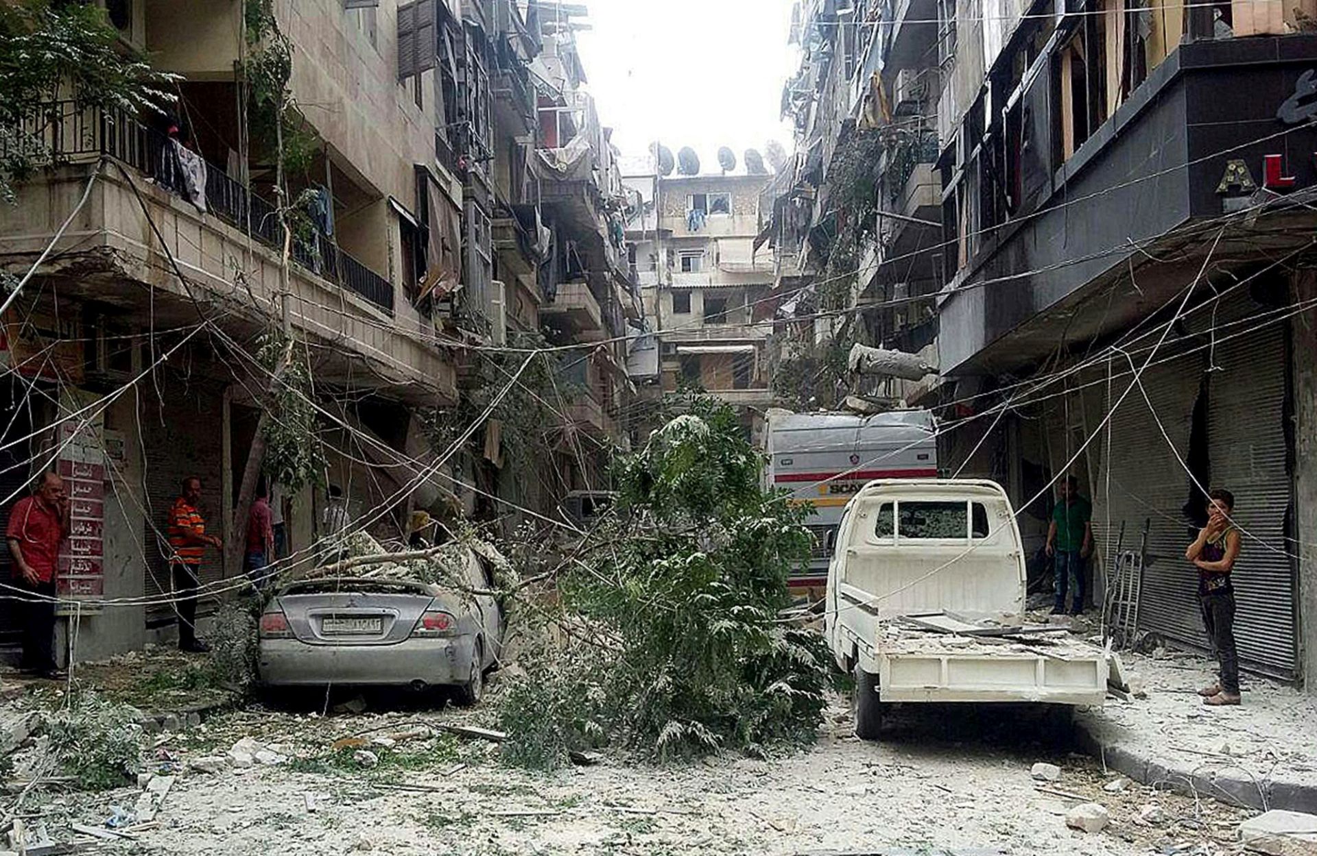 epa05510378 A handout picture made available by Syrian arab news agency SANA shows Syrian citizens inspect the damages caused by several rocket that hit some residential neighborhoods in the northern city of Aleppo, Syria, on 25 August 2016. According to media reports, the rounds killed at least six civilians and wounded 34 others, some critically.  EPA/SANA HANDOUT  HANDOUT EDITORIAL USE ONLY/NO SALES