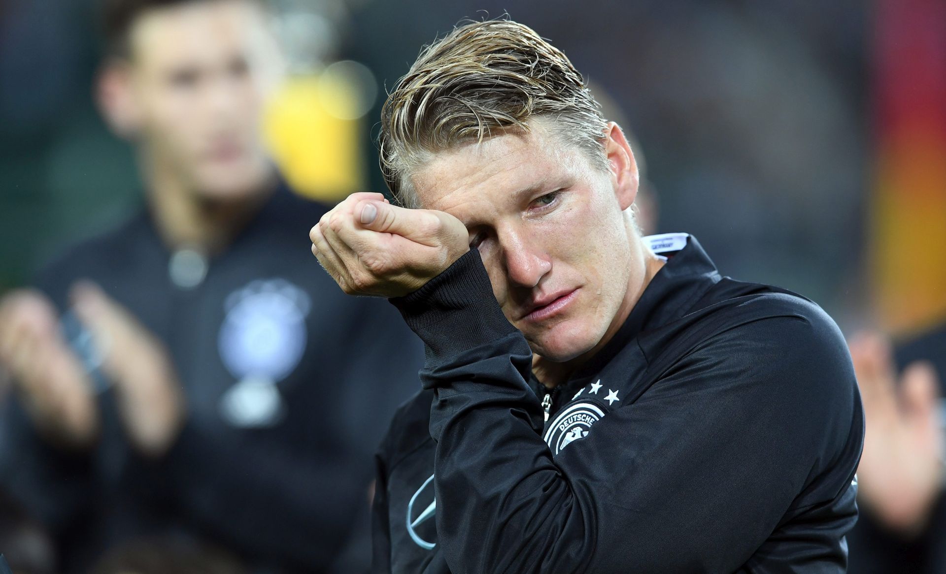 epa05517357 Bastian Schweinsteiger cries during his farewell before the international friendly soccer match between Germany and Finland at the Borussia-Park stadium in Moenchengladbach, Germany, 31 August 2016.  EPA/Federico Gambarini