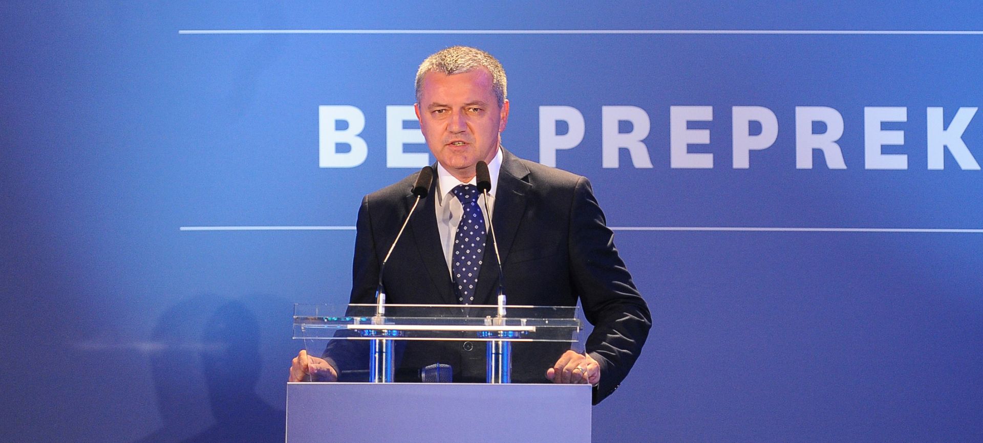 Split, 1.9.2016 - Dvodnevno XX Nacionalno savjetovanje o gospodarstvu i poduzetnitvu na temu "Poduzetnitvo bez prepreka" u organizaciji Ministarstva poduzetnitva i obrta zapoèelo je u hotelu Radisson Blu Resort u Splitu. Na slici ministar poduzetnitva i obrta Darko Horvat.
foto HINA/ Mario STRMOTIÆ/ ua