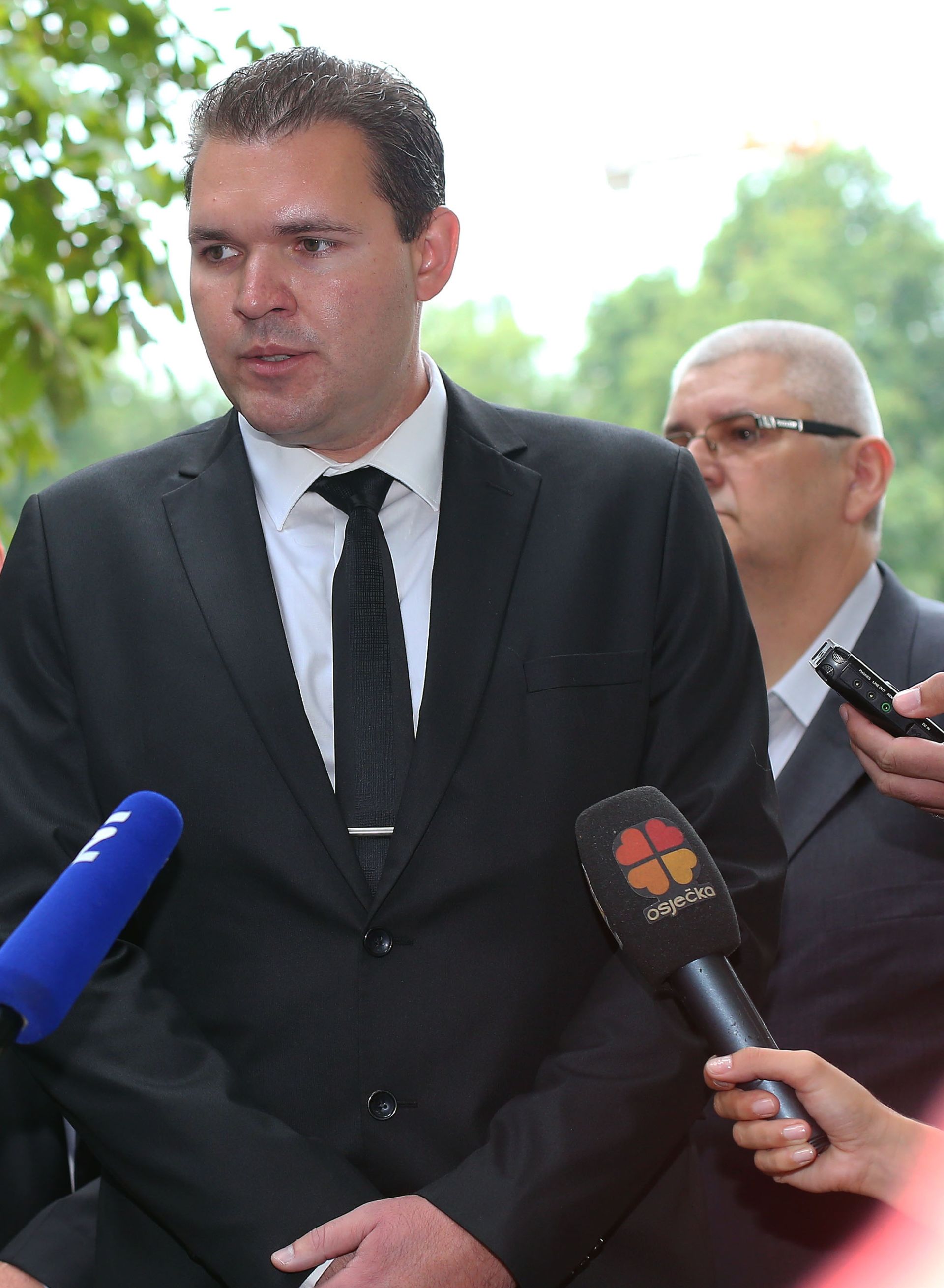 19.08.2016., Zagreb - Domovinska koalicija koju cine HSP AS, DESNO, USP, HKDU dr. Marko Veselica i HDS sluzbeno su zapoceli svoju kampanju za predstojece parlamentarne izbore. Tom prigodom na Trgu dr. Franje Tudjmana predstavili su sve nositelje izbornih lista u svim izbornim jedinicama.
Photo: Jurica Galoic/PIXSELL