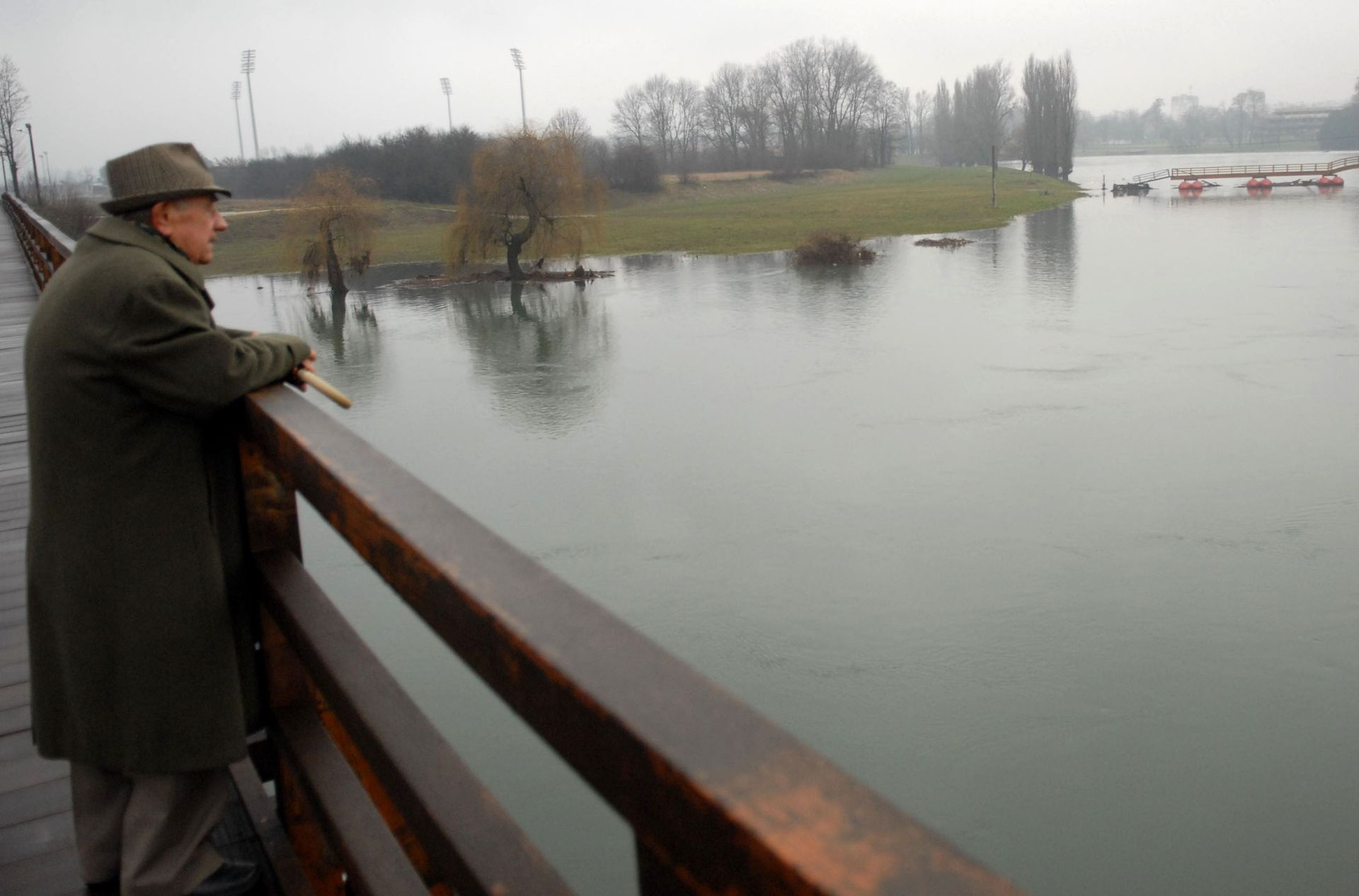 29.12.2009., Karlovac - Desna obala Korane dio je nove zone na kojoj ce grad Karlovac naplacivati spomenicku rentu. 
Photo: Kristina Stedul Fabac/PIXSELL