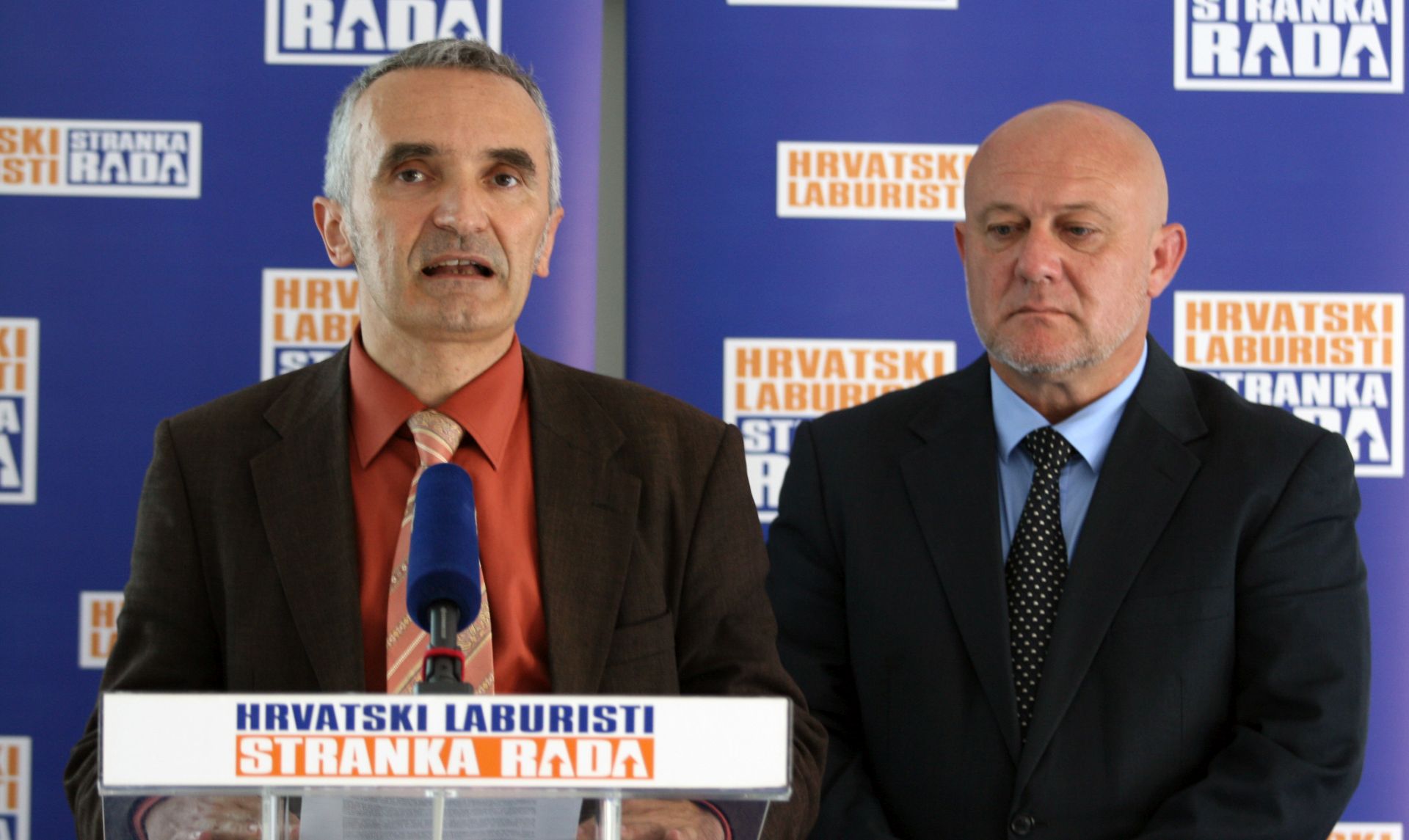 Zagreb, 1. rujna 2016. - Na konferenciji za novinare Hrvatskih laburista Zorislav Antun Petroviæ (L), autor strategije i Tomislav Konèevski (D), predsjednik Laburista predstavili jedinu Antikorupcijsku strategije na ovim izborima. foto HINA / Zvonimir KUHTIÆ / mm