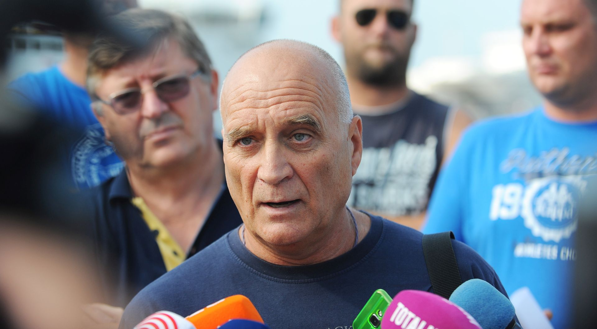 Split, 14.9.2016 - Braniteljska zadruga Legio Quarta novi je koncesionar za privez i odvez brodova u gradskoj luci Split, zamijenivi u tom poslu Trajektnu luku Split, pri èemu æe radnici nastaviti raditi za novog koncesionara, izjavio je u srijedu na konferenciji za novinare predsjednik Hrvatske udruge radnièkih sindikata Ozren Matijaeviæ.
foto HINA/ Mario STRMOTIÆ/ ua