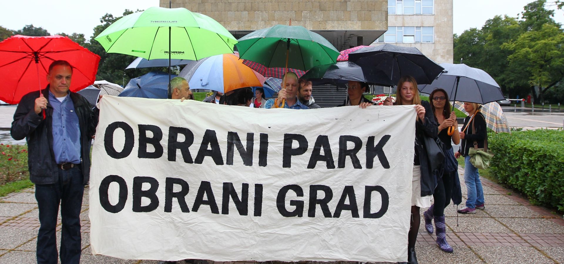 05.09.2016., Zagreb - Inicijativa Cuvajmo nas park organizirala je Akciju predaje posljednje zalbe ispred Gradske uprave. Inicijativa Cuvajmo nas Park zalaze se za ocuvanje vec uredjenog parka s djecjim igralistem na Savici kao dragocjenog javnog prostora koji se ne smije devastirati u svrhu bilo kakve dodatne izgradnje te potice na pronalazenje alternativne primjerene lokacije za izgradnju crkve na Savici. Nevenka Trumbetas Bakic. 
Photo: Zeljko Lukunic/PIXSELL