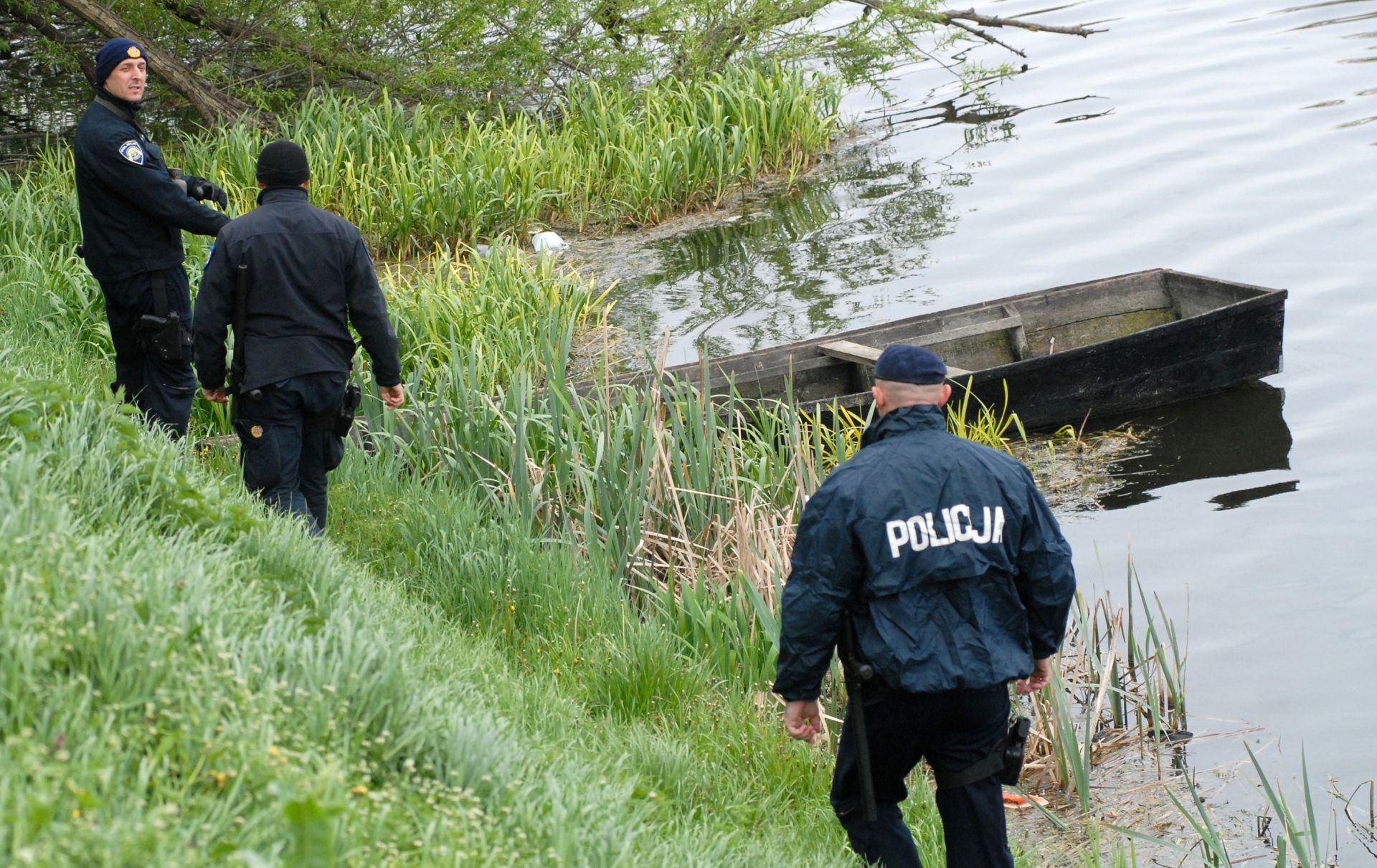 13.04.2011., Vinkovci - Policija pokrenula veliku potragu uz Bosut za nestalim srednjoskolcem Lukom Rimcem. 
Photo: Goran Ferbezar/PIXSELL