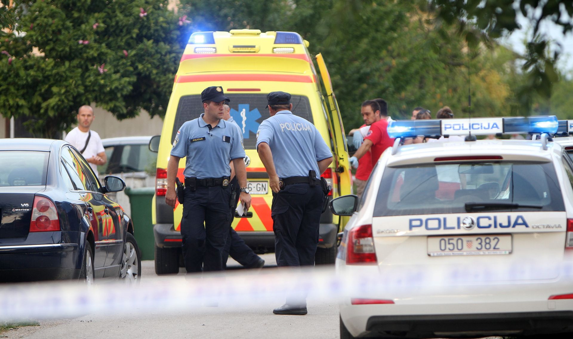 13.07.2015., Karlovac - Obiteljska drama u prigradskom naselju Dreznik. Nakon svade u obitelji doslo je do pucnjave te ubojstva supruge nakon cega je muz presudio sam sebi. Photo: Kristina Stedul Fabac/PIXSELL