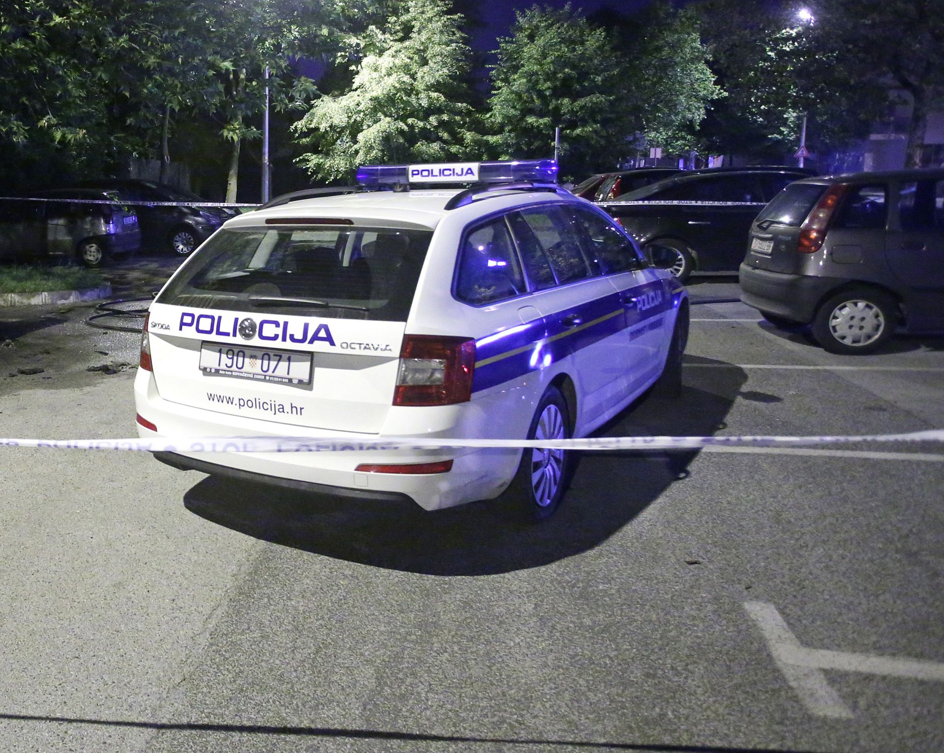 08.06.2016., Zagreb - Automobil marke BMW planuo je oko 22 sata na parkiralistu u Jarunskoj ulici u zagrebackom naselju Jarun. Vatrogasci su ugasili pozar, a policija obavlja ocevid. Automobil je u vlasnistvu Ivana Krsica, vlasnika kluba Maredo grill. Photo: Igor Kralj/PIXSELL