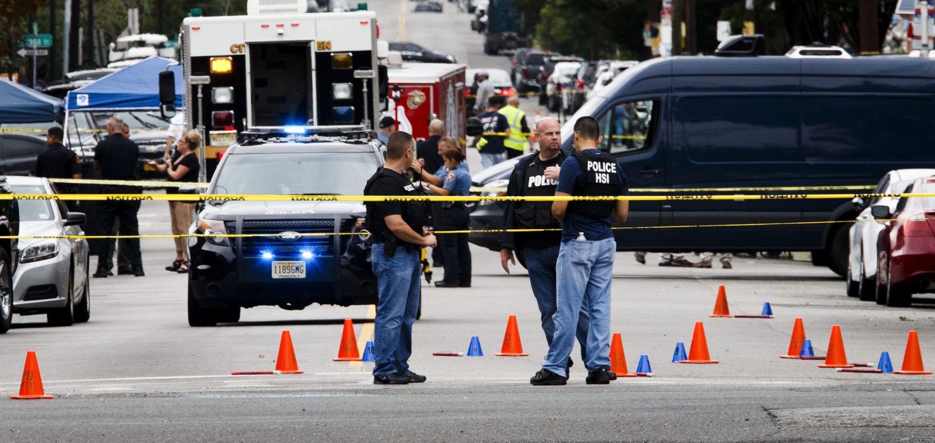 epa05548388 Police work at the scene where Ahmad Khan Rahami, the suspect in a 17 September explosion in New York City and a second bombing later that evening in New Jersey, was arrested following a shootout with police in Linden, New Jersey, USA, 19 September 2016. At least one officer was injured in the shooting.  EPA/JUSTIN LANE
