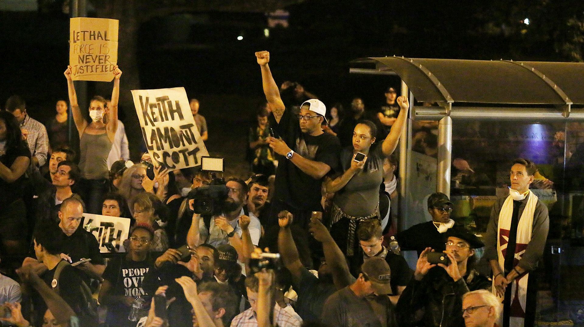 epa05552748 Protesters demonstrate in downtown Charlotte, North Carolina, USA, 22 September, 2016, three days after police officers shot and killed Keith Lamont Scott. The city has been gripped by protests -- some peaceful, some not -- every night since the killing. North Carolina governor Pat McCrory declared a state of emergency and deployed the National Guard and the State Highway Patrol in an effort to regain control of the downtown area.  EPA/VEASEY CONWAY