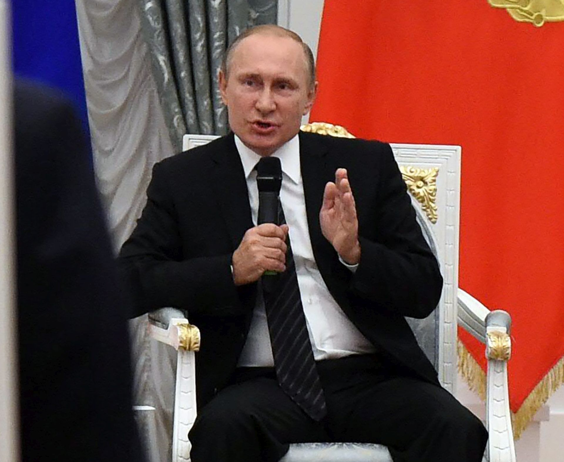 epa05527316 Russian President Vladimir Putin during his meeting with the United Russia parliamentary faction, at the Kremlin in Moscow, Russia, 06 September 2016.  EPA/VASILY MAXIMOV / POOL