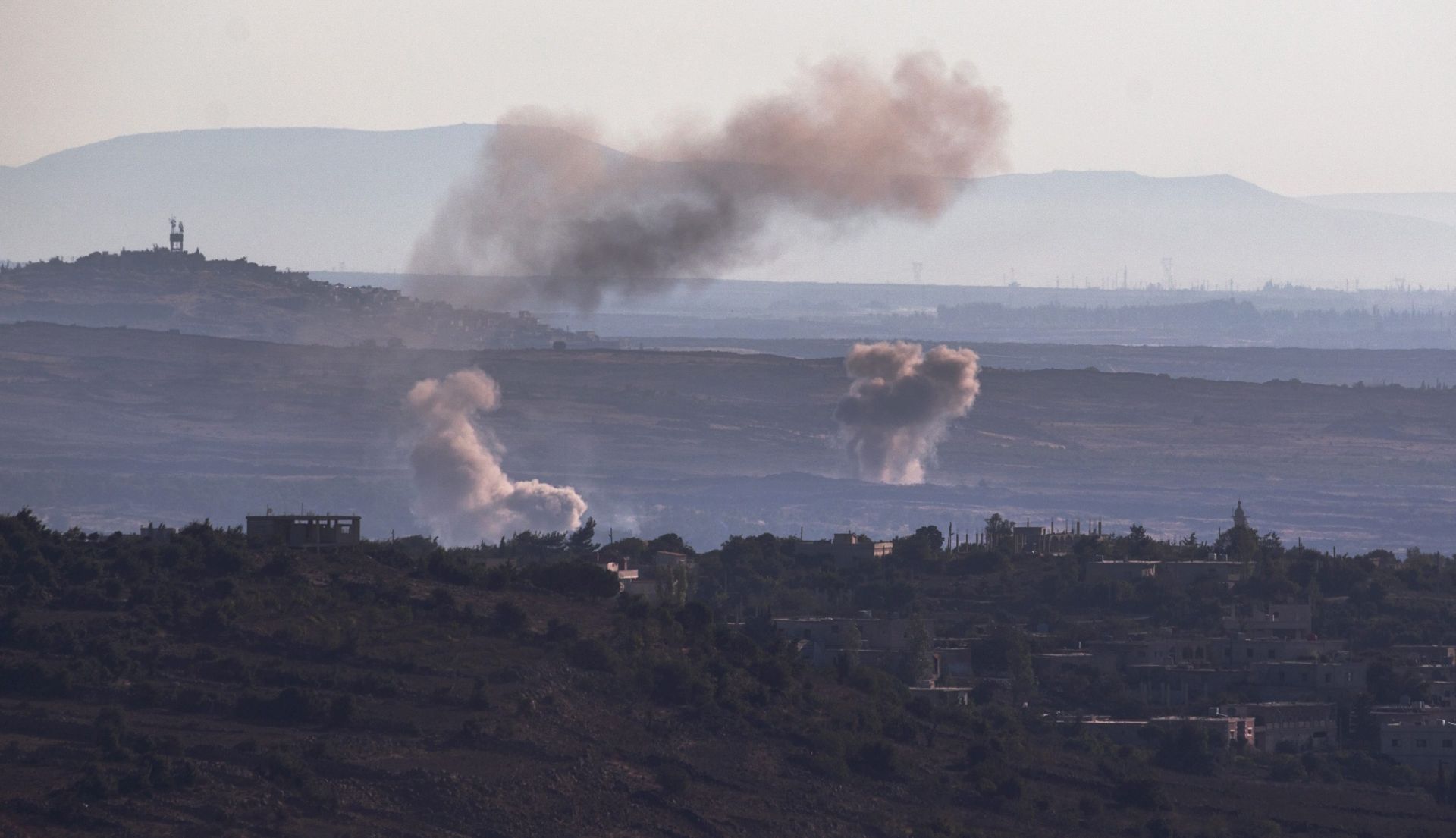 epa05534681 An image taken from the Israeli side of the border with Syria on 11 September 2016, shows smoke rising from the village of Jubata, controlled by Islamic rebels, north of Quneitra, Syria, during the third day of fighting between the Syrian army loyal to the Syrian President Bashar Al Assad and Islamic rebels continue to clash over the border territory.  EPA/ATEF SAFADI