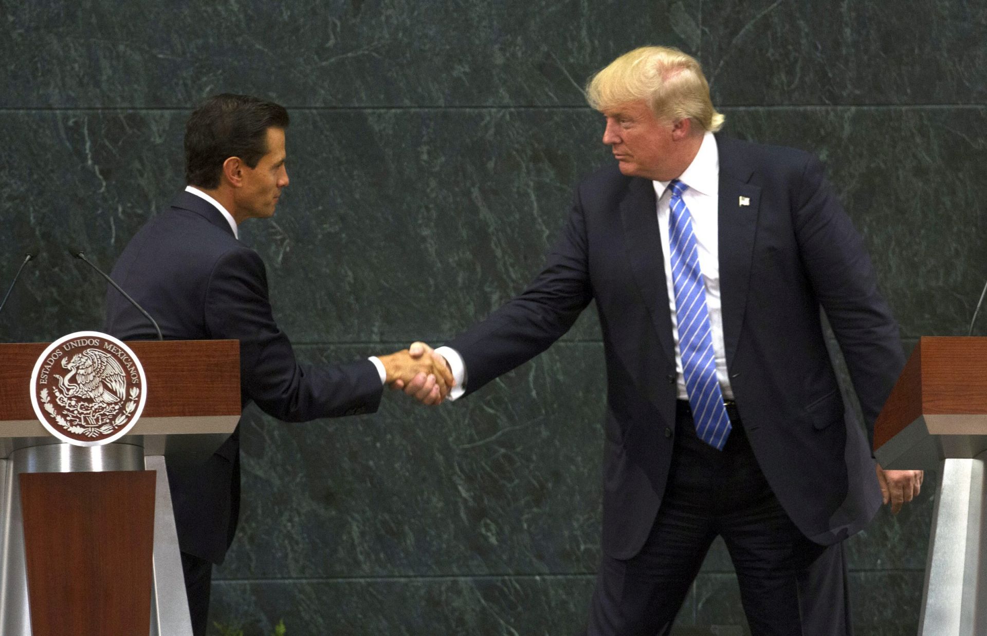 epa05517650 US Republican presidential candidate Donald Trump (R) shakes hands with President of Mexico Enrique Pena Nieto in Los Pinos, Mexico City, Mexico, 31 August 2016. Trump met with the Mexican President to discuss various bilateral issues, in particular migration policies, according to reports.  EPA/JORGE NUNEZ