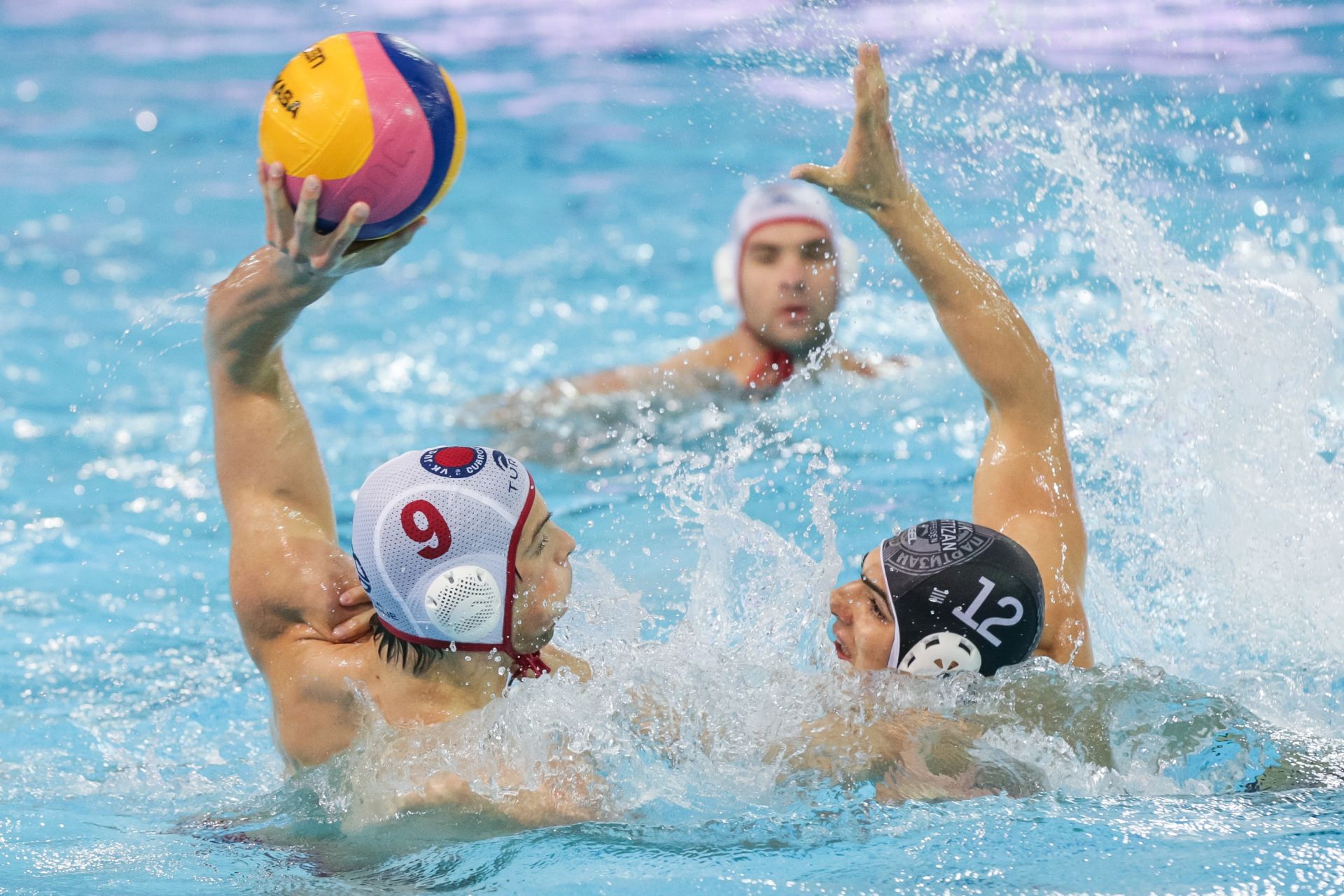 18.04.2015., Gradski bazen, Dubrovnik - 9. kolo LEN Lige prvaka, gupa B,  VK Jug Croatia osiguranje - Partizan Raiffeisen. Ante Viskovic, Mateja Asanovic. 
Photo: Grgo Jelavic/PIXSELL