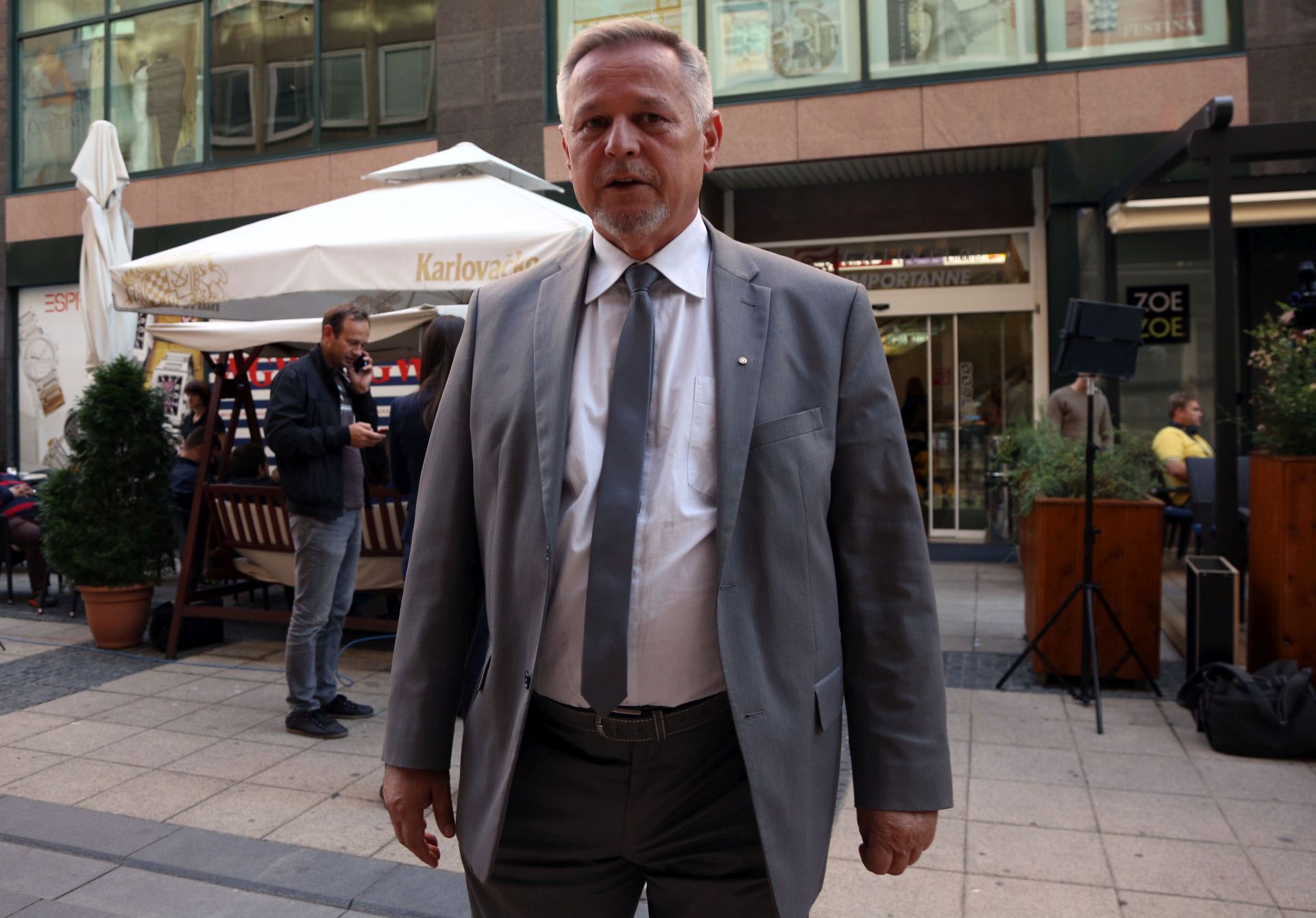 Zagreb, 23.09.2016 - Davorko Vidović dolazi na sjednicu predsjedništva SDP-a.
Foto HINA/ Dario GRZELJ /dag