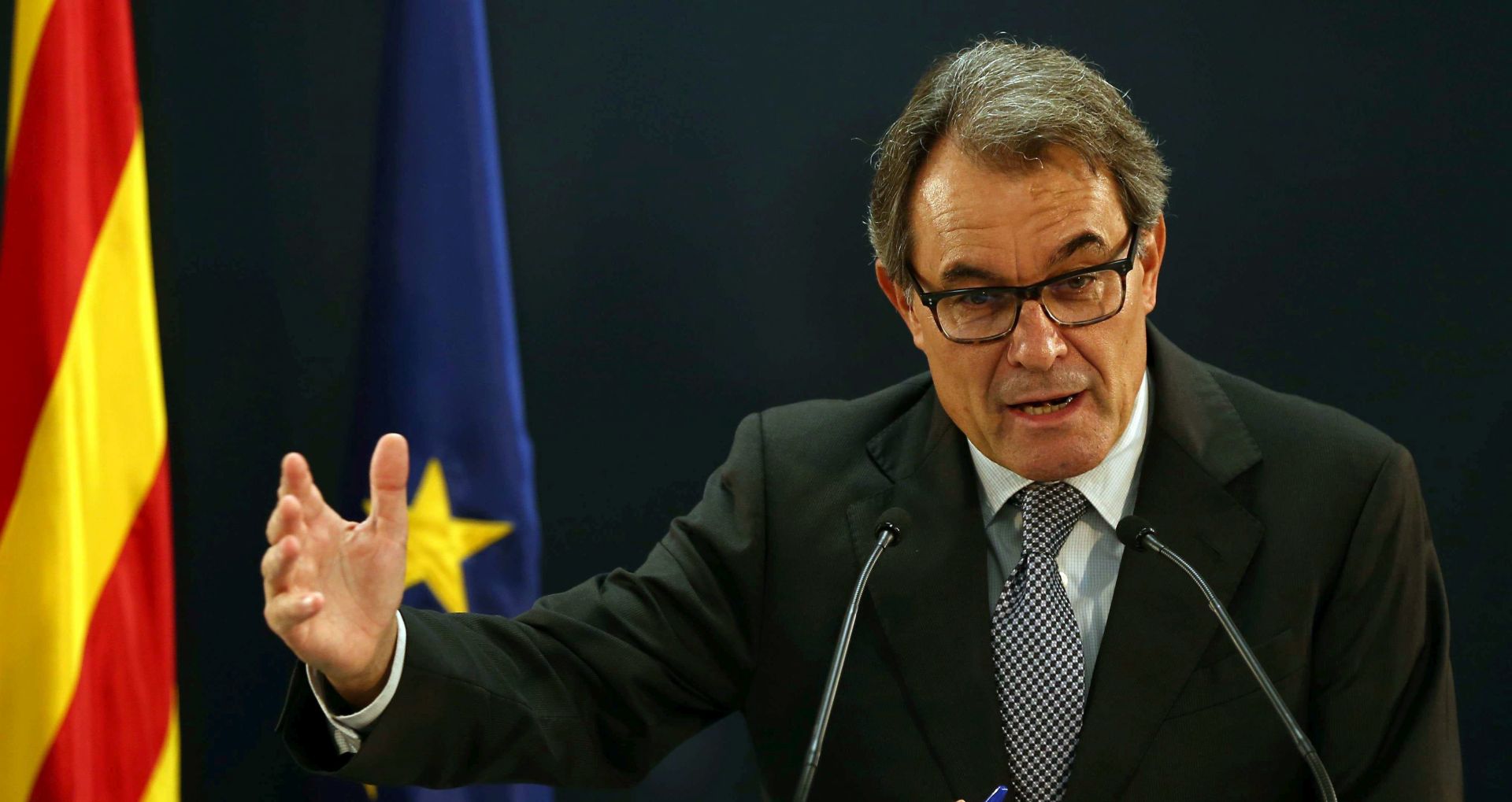 EPA/TONI ALBIR