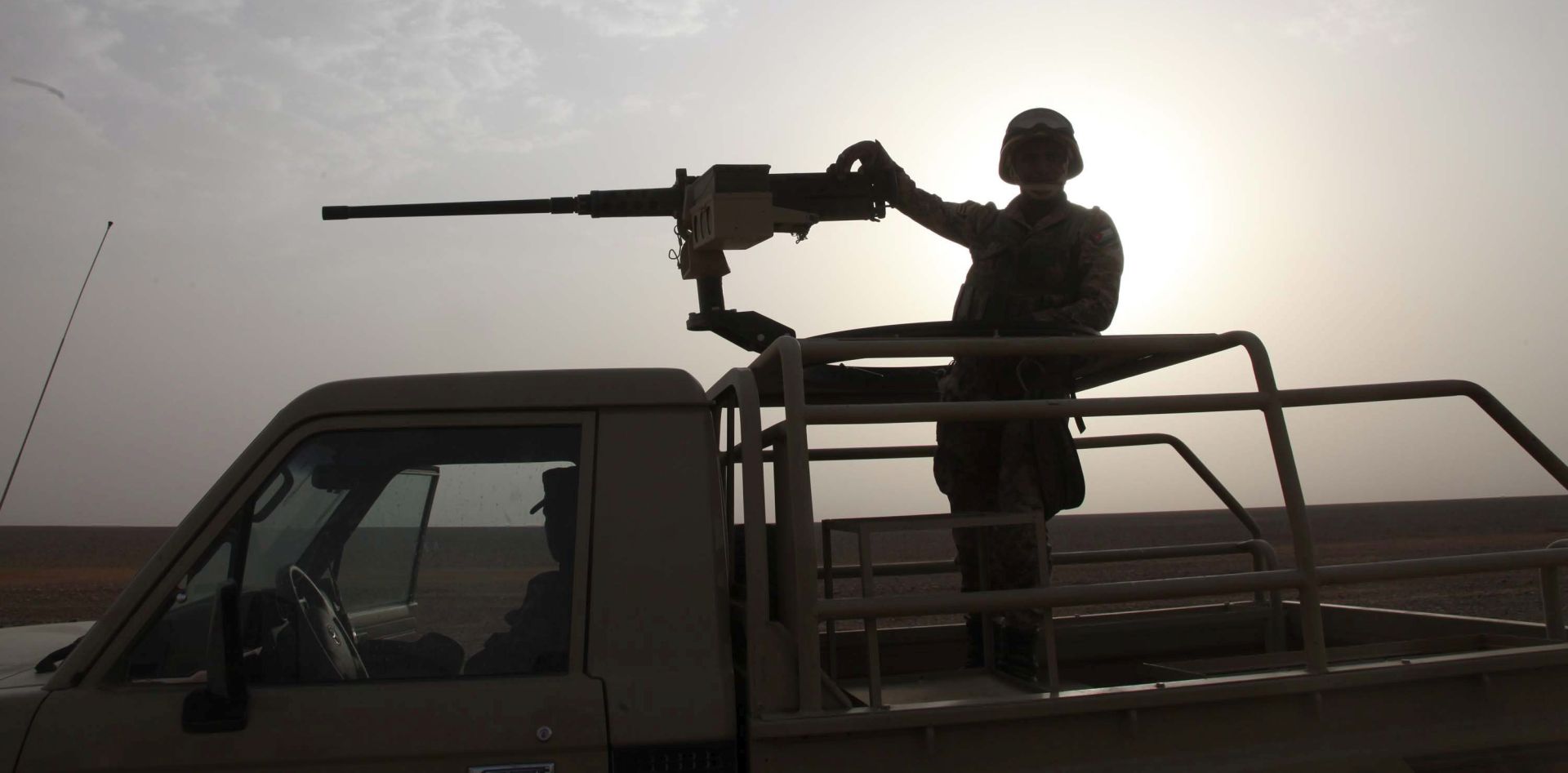 epa05380725 (FILE) A file photograph dated 10 September 2015 showing a Jordanian soldier guarding the Jordan Syria border point of Al-Rugban area in the north east of Jordan. According to military sources a car bomb in the early morning of 21 June 2016, exploded at the border with Syria, killing and wounding several Jordanian troops.  EPA/JAMAL NASRALLAH
