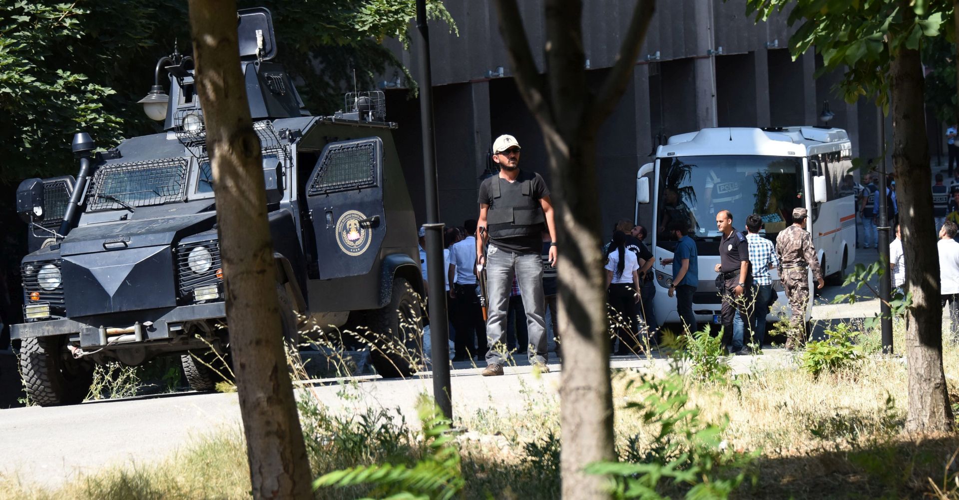 epa05430168 Turkish policemen accompany detainee alleged coup plotters soldiers at a court in Ankara, Turkey, 18 July 2016. Turkish Prime Minister Yildirim reportedly said that the Turkish military was involved in an attempted coup d'etat. Turkish President Recep Tayyip Erdogan has denounced the coup attempt as an 'act of treason' and insisted his government remains in charge. Some 104 coup plotters were killed, 90 people - 41 of them police and 47 are civilians - 'fell martrys', after an attempt to bring down the Turkish government, the acting army chief General Umit Dundar said in a televised appearance.who were killed in a coup attempt on 16 July, during the funeral, in Istanbul, Turkey, 17 July 2016. Turkish Prime Minister Yildirim reportedly said that the Turkish military was involved in an attempted coup d'etat. Turkish President Recep Tayyip Erdogan has denounced the coup attempt as an 'act of treason' and insisted his government remains in charge. Some 104 coup plotters were killed, 90 people - 41 of them police and 47 are civilians - 'fell martrys', after an attempt to bring down the Turkish government, the acting army chief General Umit Dundar said in a televised appearance.  EPA/STR