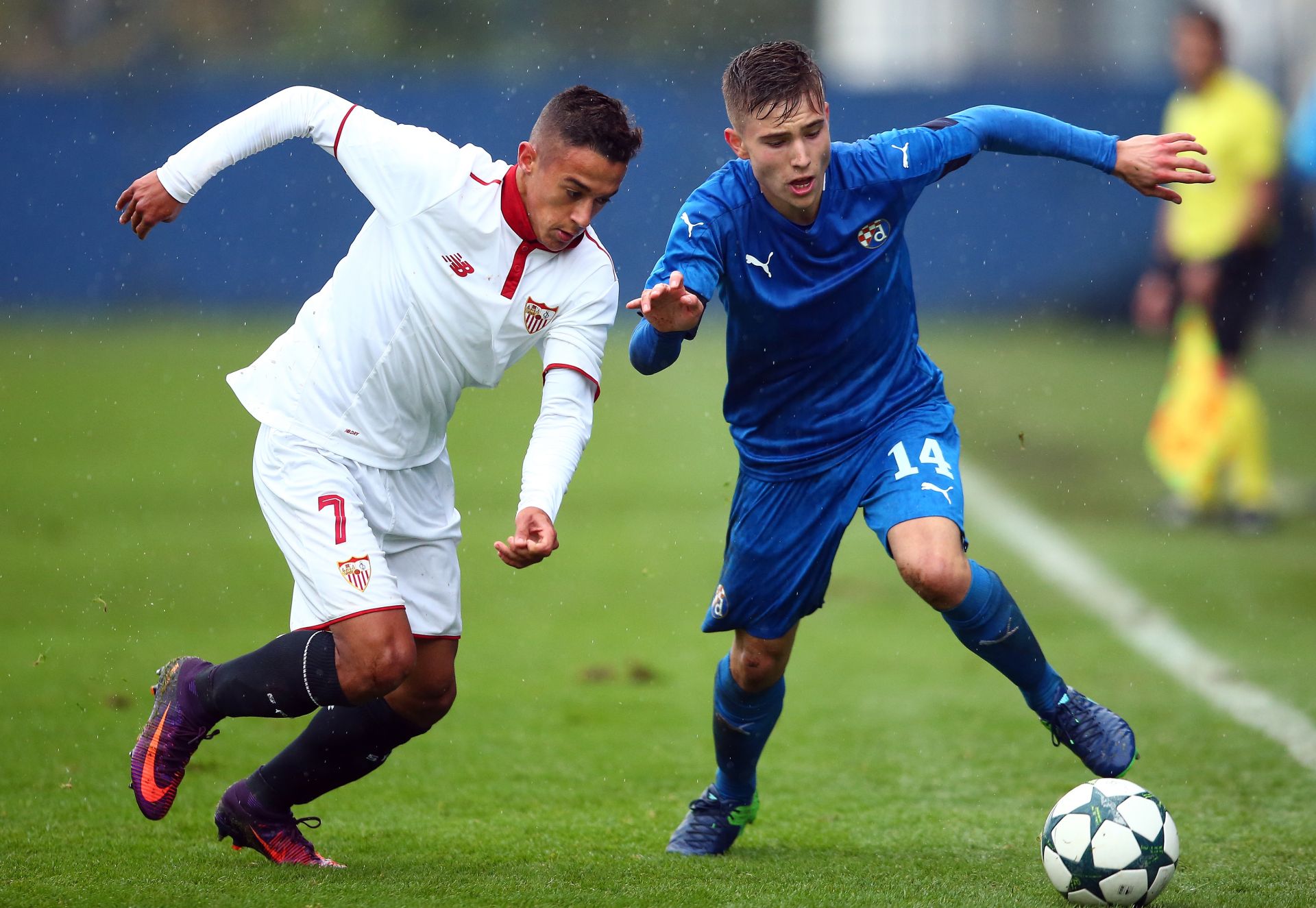 18.10.2016., stadion Hitrec-Kacian, Zagreb - UEFA Liga mladih, skupina H, 3. kolo, GNK Dinamo - Sevilla FC. Marko Gjira, Perez
Photo: Slavko Midzor/PIXSELL