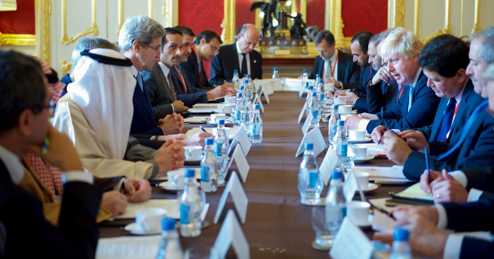 epa05588187 A handout picture provided by the US Department of State shows US Secretary of State John Kerry (3-L) sits across from British Foreign Secretary Boris Johnson (3-R) during a meeting on the situation in Syria, at Lancaster House in London, Britain, 16 October 2016. The meeting follows up on the previous day's round of talks on Syria in Lausanne.  EPA/US DEPARTMENT OF STATE/HANDOUT  HANDOUT EDITORIAL USE ONLY