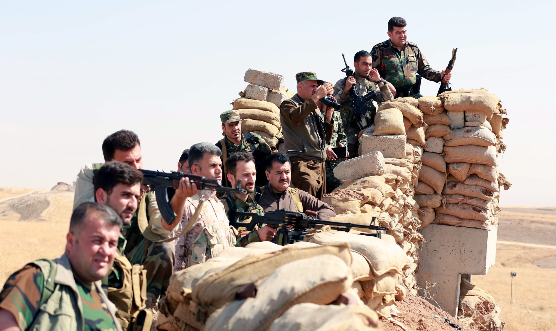 epa05579752 Iraqi Kurdish Peshmerga fighters take up positions around the town of Basheqa which remains on the frontline of fighting between Kurdish forces and militants from Islamic State (IS), 150 Km northeast of Erbil, Iraq, 10 October 2016. Media reports said Islamic State militants are isolating the inhabitants of Mosul from the outside world as the operation as the operation to liberate the northern Iraqi city from their hands seems imminent. Major General Nur al-Din Hussein, a Peshmerga Commander on the Pasheqa front line said Kurdish forces are ready for the upcoming offensive to liberate Mosul city.  EPA/AHMED JALIL