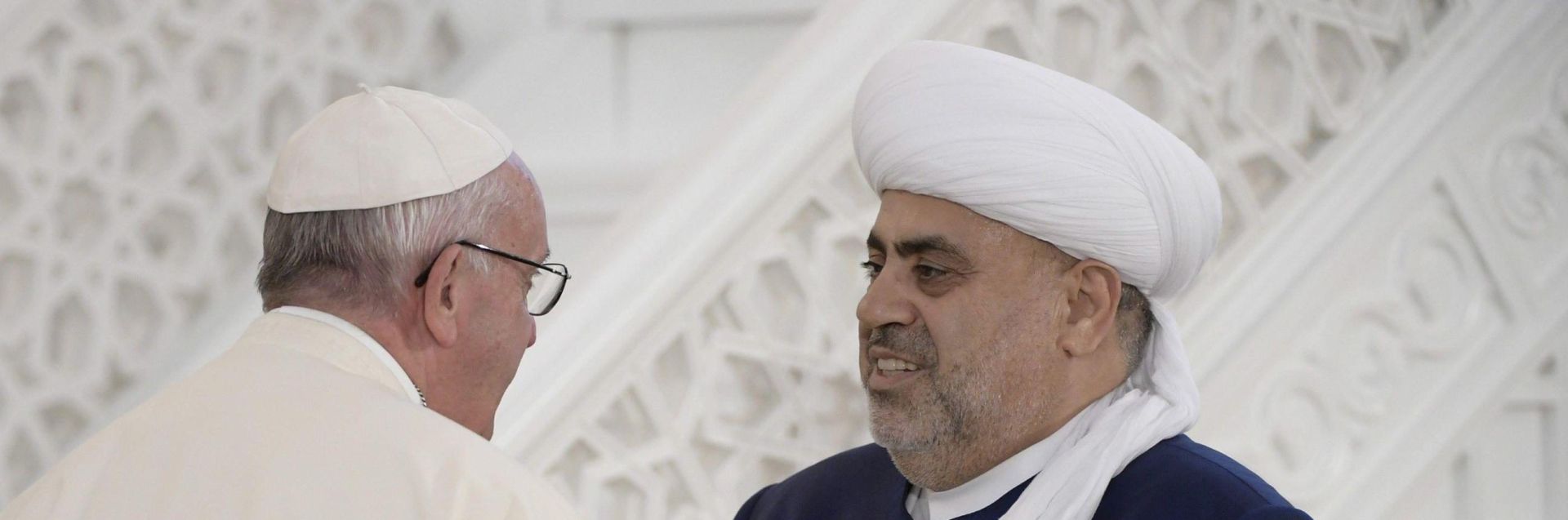 epa05566895 A handout photo provided by the Vatican newspaper 'L'Osservatore Romano' shows Pope Francis (L), shakes hands with the region's Muslim sheik (R) during a meeting with representatives of all the major faiths in Baku's main mosque, Azerbaijan, 02 October 2016. The Pope is in Azerbaijan after visiting Georgia on a three-day tour of the Transcaucasian countries.  EPA/L'OSSERVATORE ROMANO / HANDOUT  HANDOUT EDITORIAL USE ONLY/NO SALES