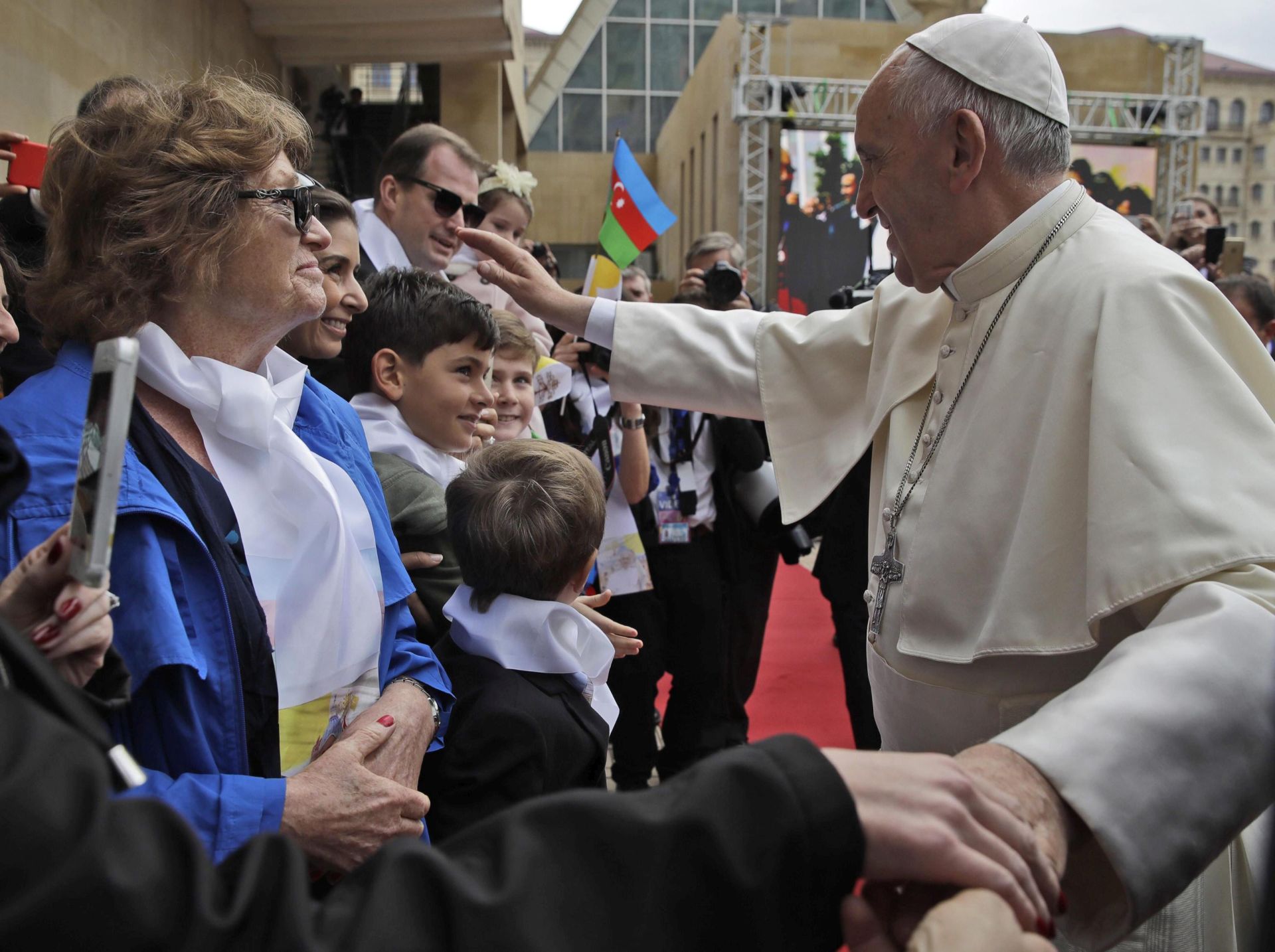epa05566103 Pope Francis (R) blesses faithful as he arrives to the church of the Immaculate Conception in Baku, Azerbaijan, 02 October 2016. Azerbaijan, the second-largest Shiite Muslim nation after Iran, has a tiny Catholic population - fewer than 300 Azeris are Catholics. Several thousand foreigners make up the rest of the Catholic community, and Azeri Jews, Zoroastrians and other minorities round out Azerbaijan's religious mix.  EPA/ALESSANDRA TARANTINO/POOL